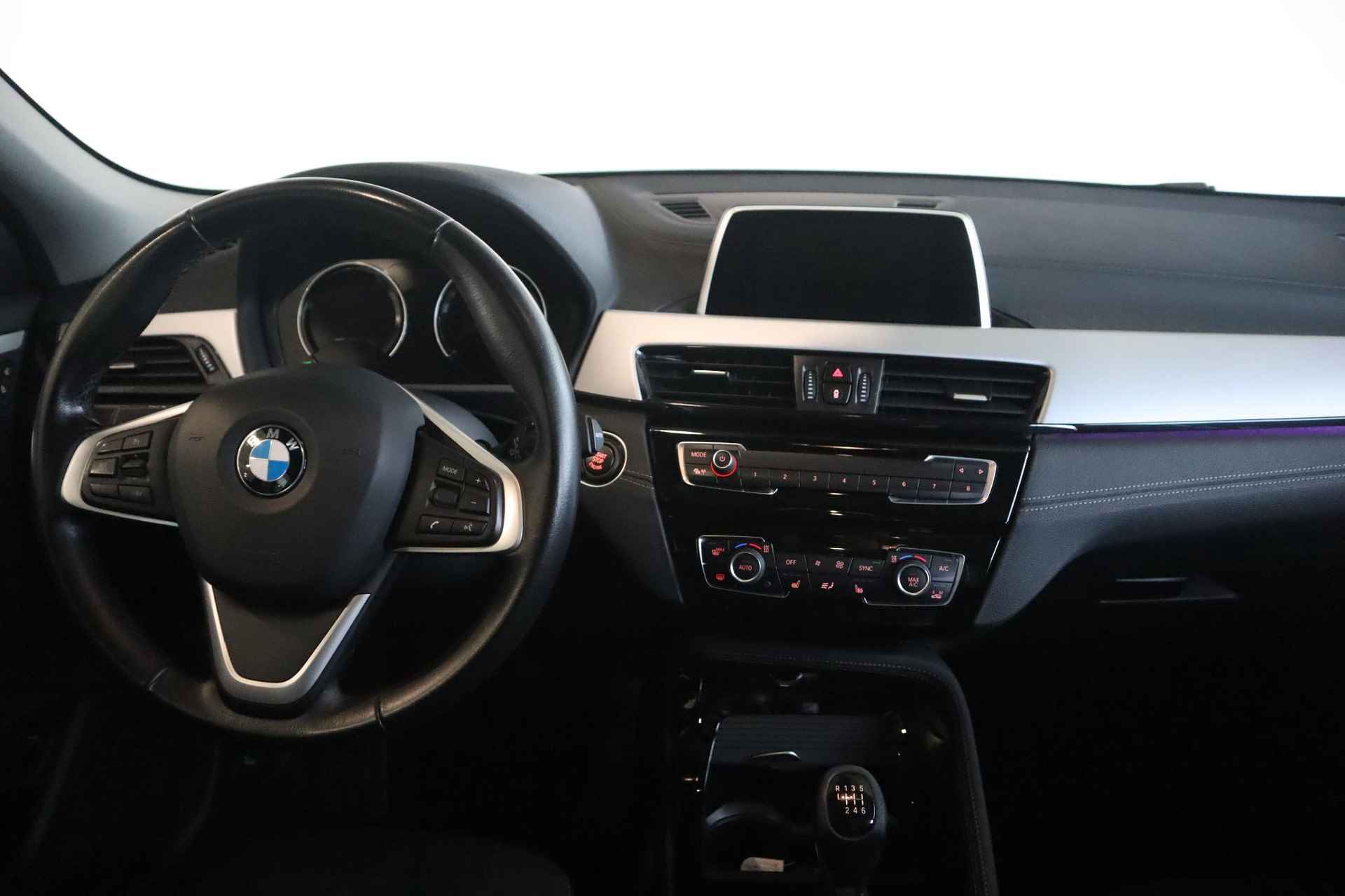 BMW X2 sDrive18i Sportstoelen | Glazen panoramadak - 11/30