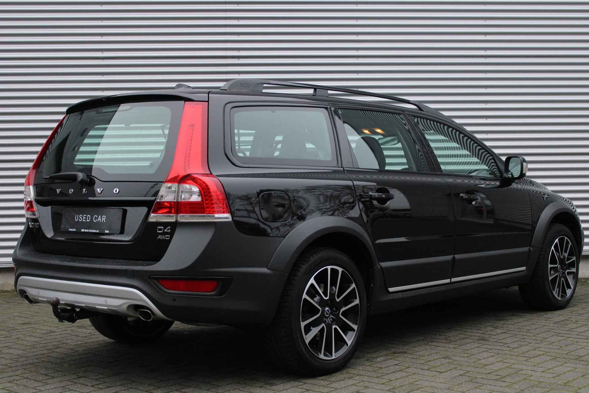 Volvo XC70 2.4 D4 Polar+ 5-Cilinder Diesel, Elektrisch Verstelbare Bestuurdersstoel Met Geheugen, Adaptieve Cruise Control, Driver Alert, Lederen Bekleding, Elektrische Achterklep, Trekhaak, Bi-Xenon Verlichting Met Bochtverlichting en Actief Grootlicht, Verwarmbare Voorruit, Stoelverwarming, 18" Lichtmetalen Velgen, Parkeersensoren Voor & Achter, High Performance Audio - 3/29