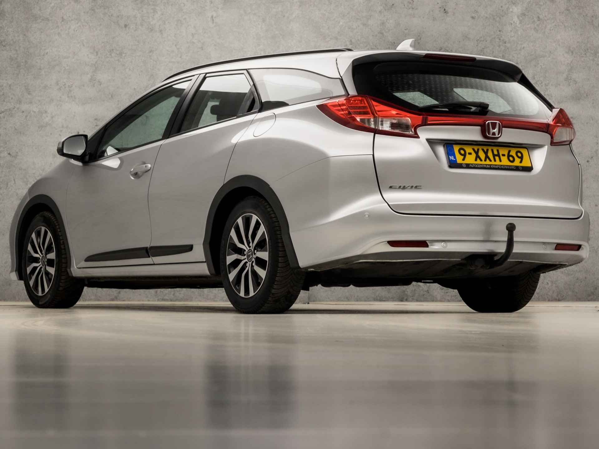 Honda Civic Tourer 1.6D Comfort (NAVIGATIE, BLUETOOTH, CRUISE, CLIMATE, ELEK PAKKET, ARMSTEUN, SPORTSTOELEN, LM VELGEN, PARKEERSENSOR, TREKHAAK, NIEUWE APK, NIEUWSTAAT) - 3/35