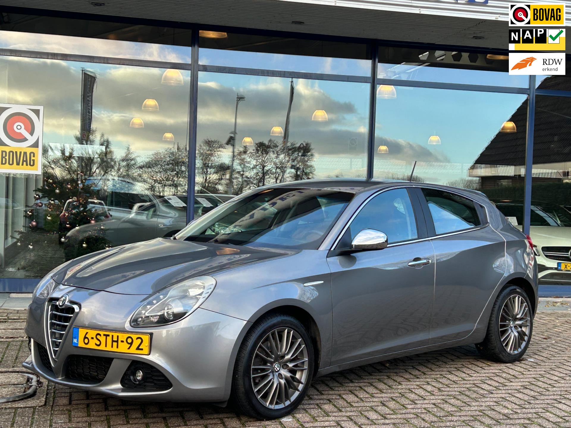 Alfa Romeo Giulietta 1.4 T Distinctive Aut. 170PK Leer Navi Clima Cruise Park.Sens Trekhaak NAP NL-Auto Dealeronderhouden