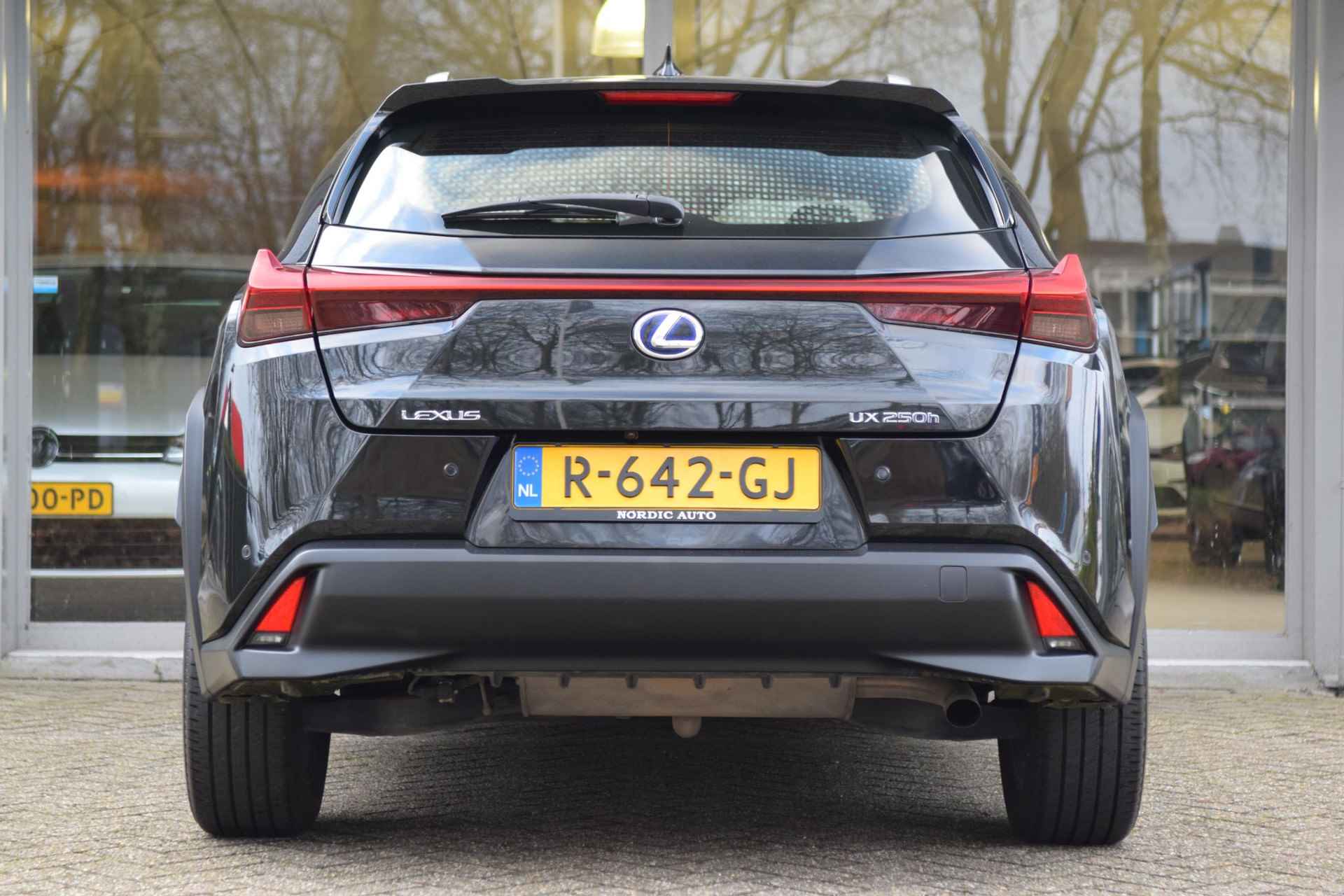 Lexus UX 250h Business Line met Leer/Stoelvw/Nav/Cam - 24/49