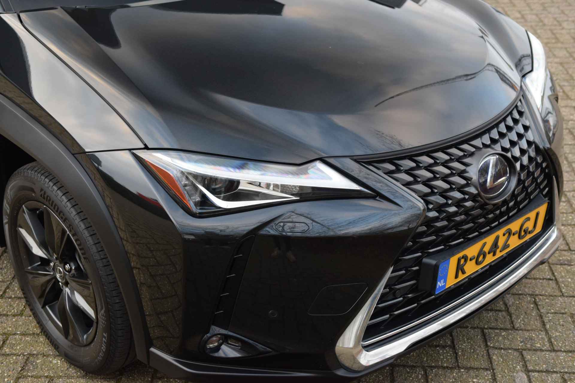 Lexus UX 250h Business Line met Leer/Stoelvw/Nav/Cam - 44/49