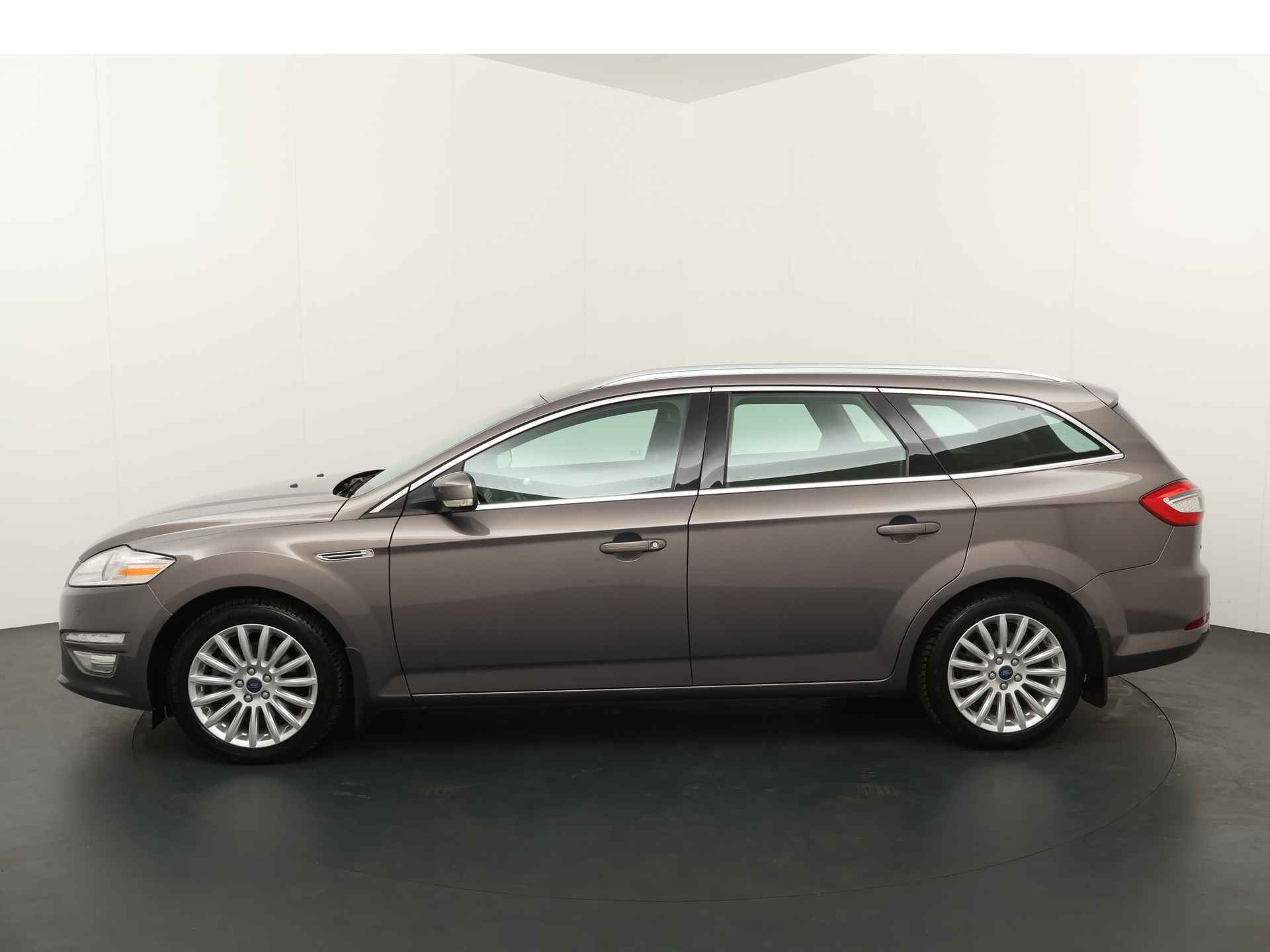 Ford Mondeo Wagon 1.6 EcoBoost 160 pk Titanium | Trekhaak 1600 KG | All Seasonbanden | Voorruitverwarming | - 2/20