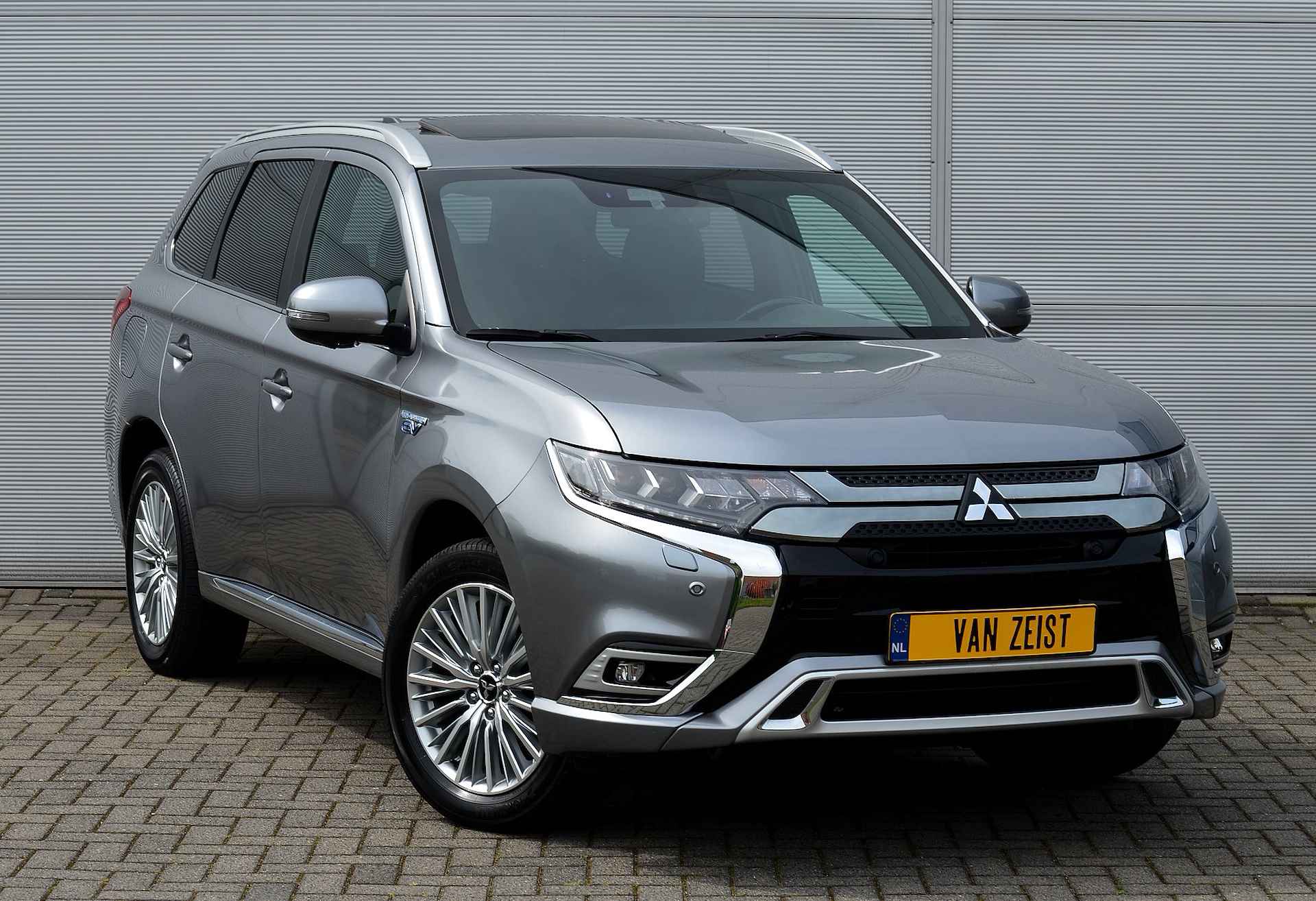 Mitsubishi Outlander PHEV 2.4 INSTYLE 4WD | PLUG IN HYBRID | V2G | FULL OPTIONS | SCHUIFDAK | ADAPTIEF CRUISE | FABRIEKGARANTIE TOT 17-03-2025 | ALL IN RIJKLAARPRIJS - 14/52