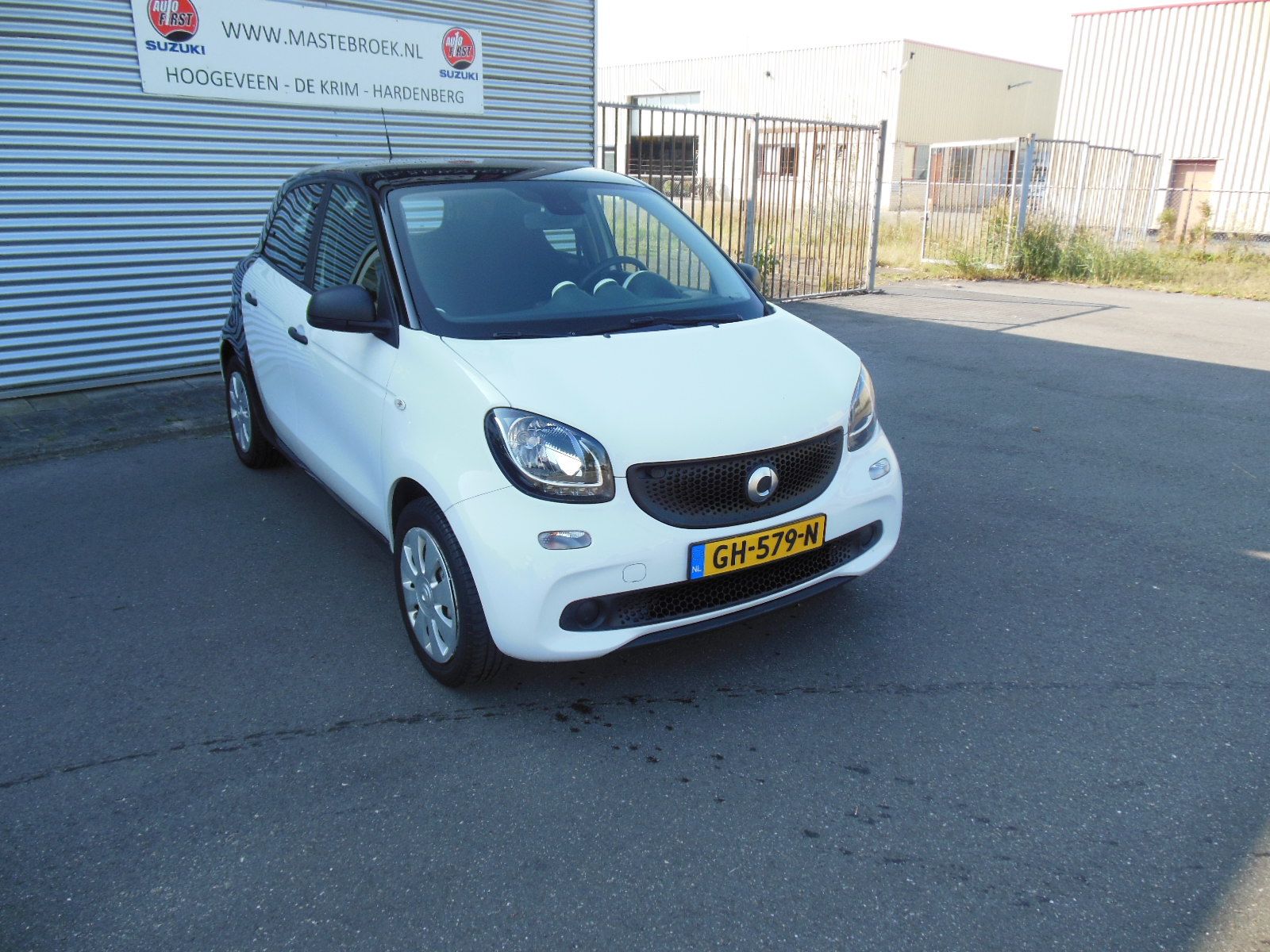 Smart Forfour 1.0 Essential Edition Staat in Hoogeveen