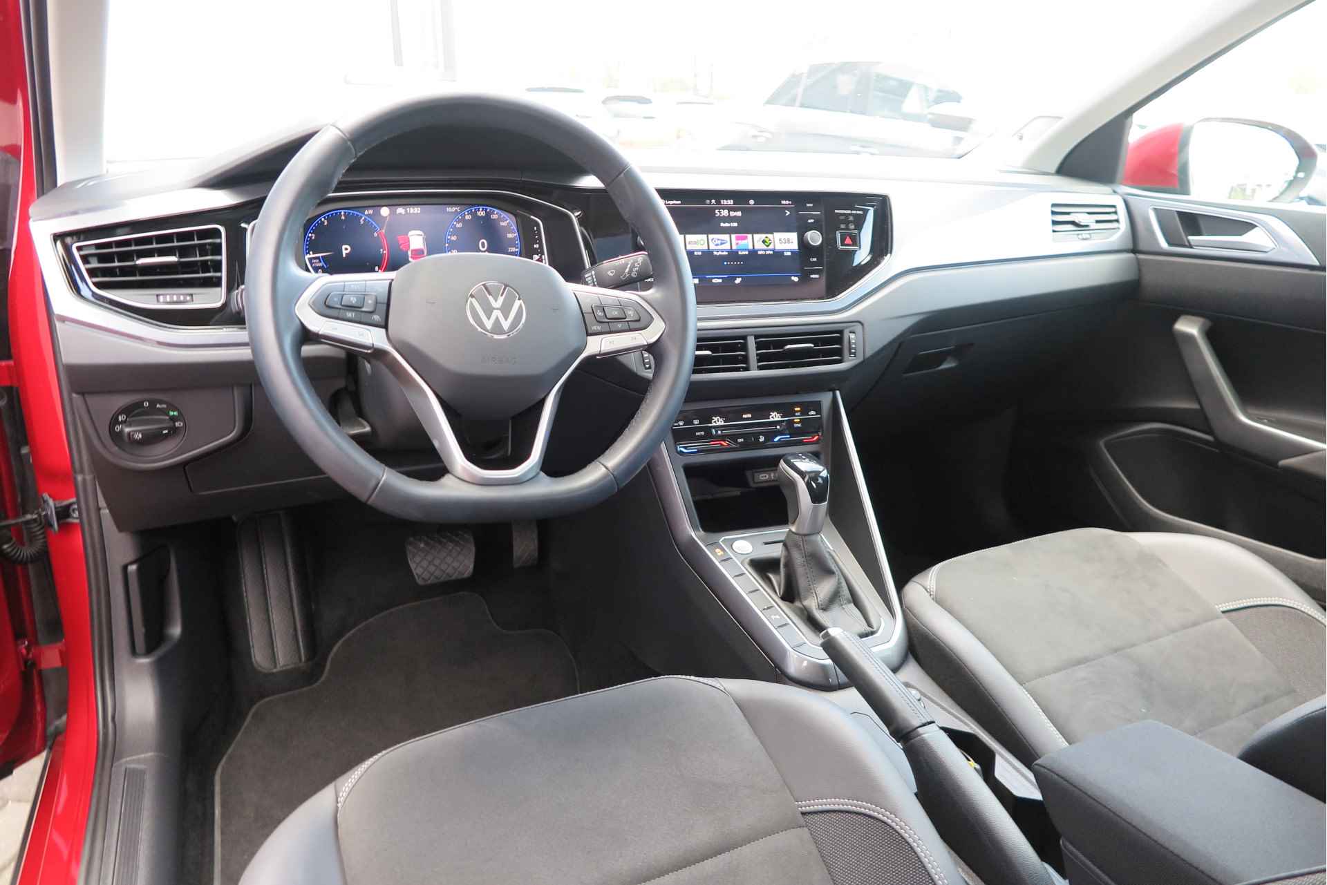 Volkswagen Taigo 1.0 TSI 81kw 110pk Style DSG Virtual cockpit , Pano dak ,Led verlichting, Navi, PDC, ACC, Lane assist, Carplay,  Beats audio, Keyless ,etc. Fabrieksgarantie t/m 01-2025 - 24/80
