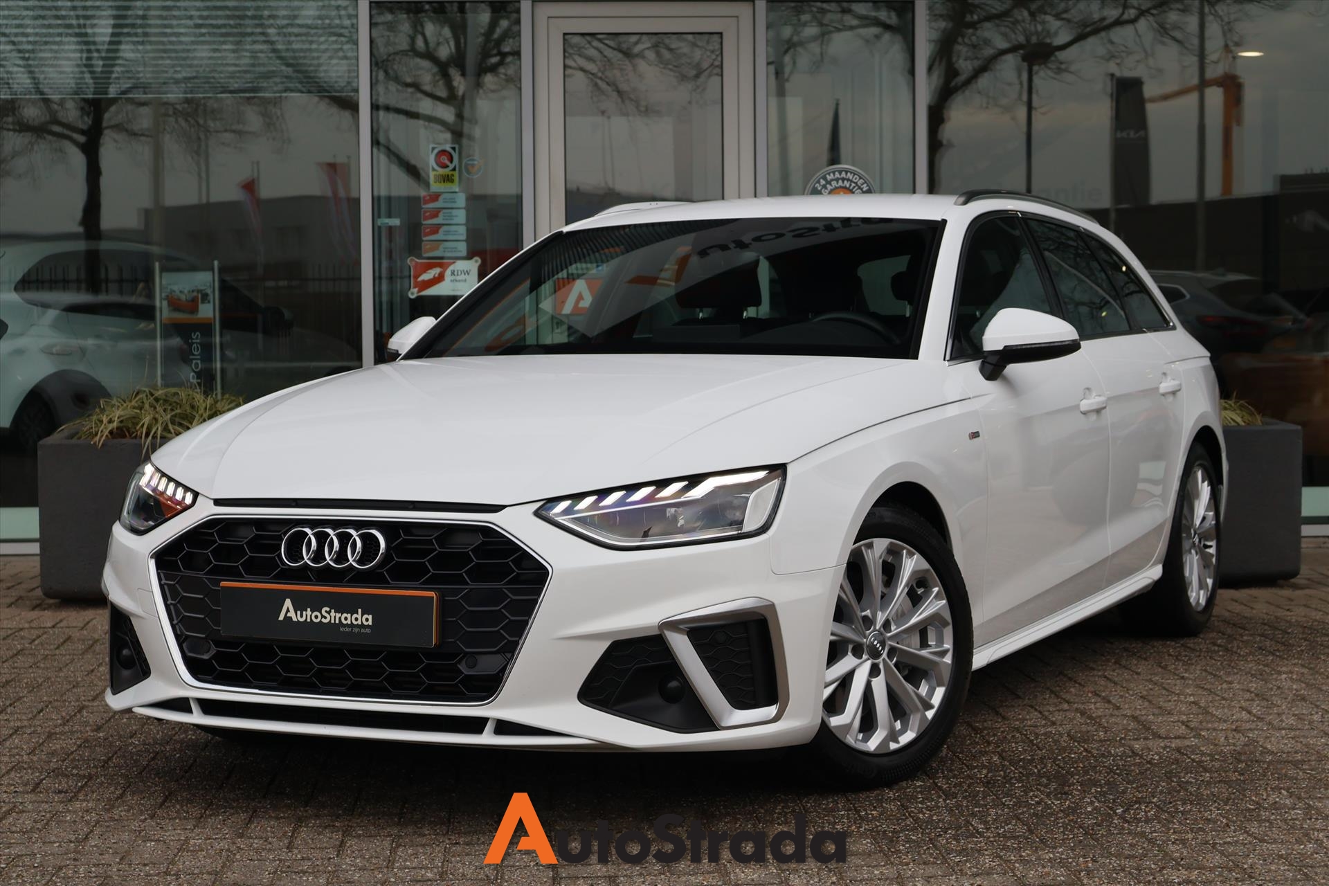 Audi A4 Avant 40 S-Line 204pk | Carplay | Navi | DAB | Matrix LED | Cruise | 1e Eigenaar