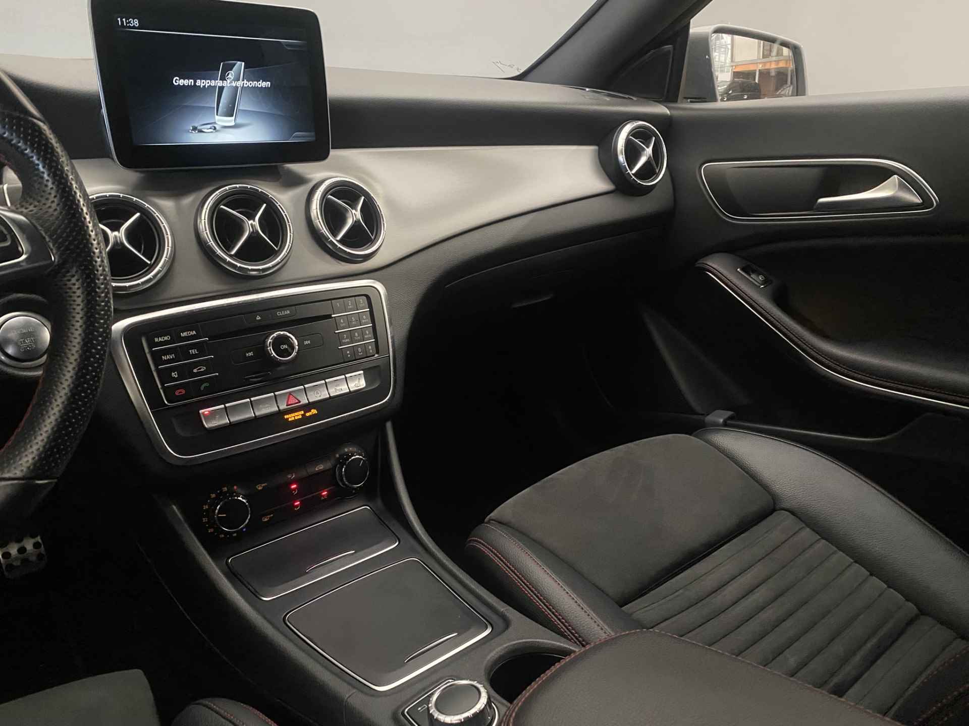 Mercedes-Benz CLA-Klasse Shooting Brake 180 Business Solution AMG Line | Automaat | Stoelverwarming | Parkeersensoren | AMG Styling | Leder/Alcantara | Navigatie | Bluetooth | 18" Lichtmetaal - 12/46