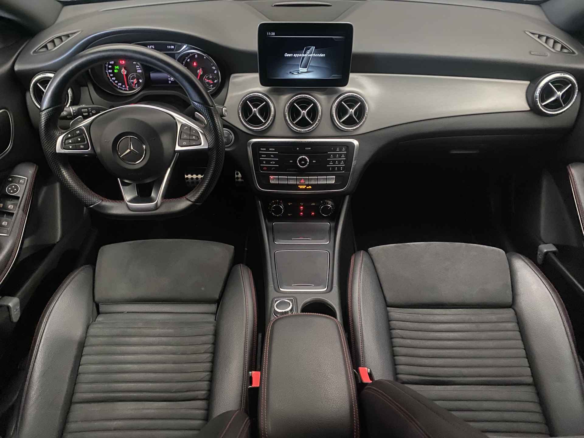 Mercedes-Benz CLA-Klasse Shooting Brake 180 Business Solution AMG Line | Automaat | Stoelverwarming | Parkeersensoren | AMG Styling | Leder/Alcantara | Navigatie | Bluetooth | 18" Lichtmetaal - 17/46