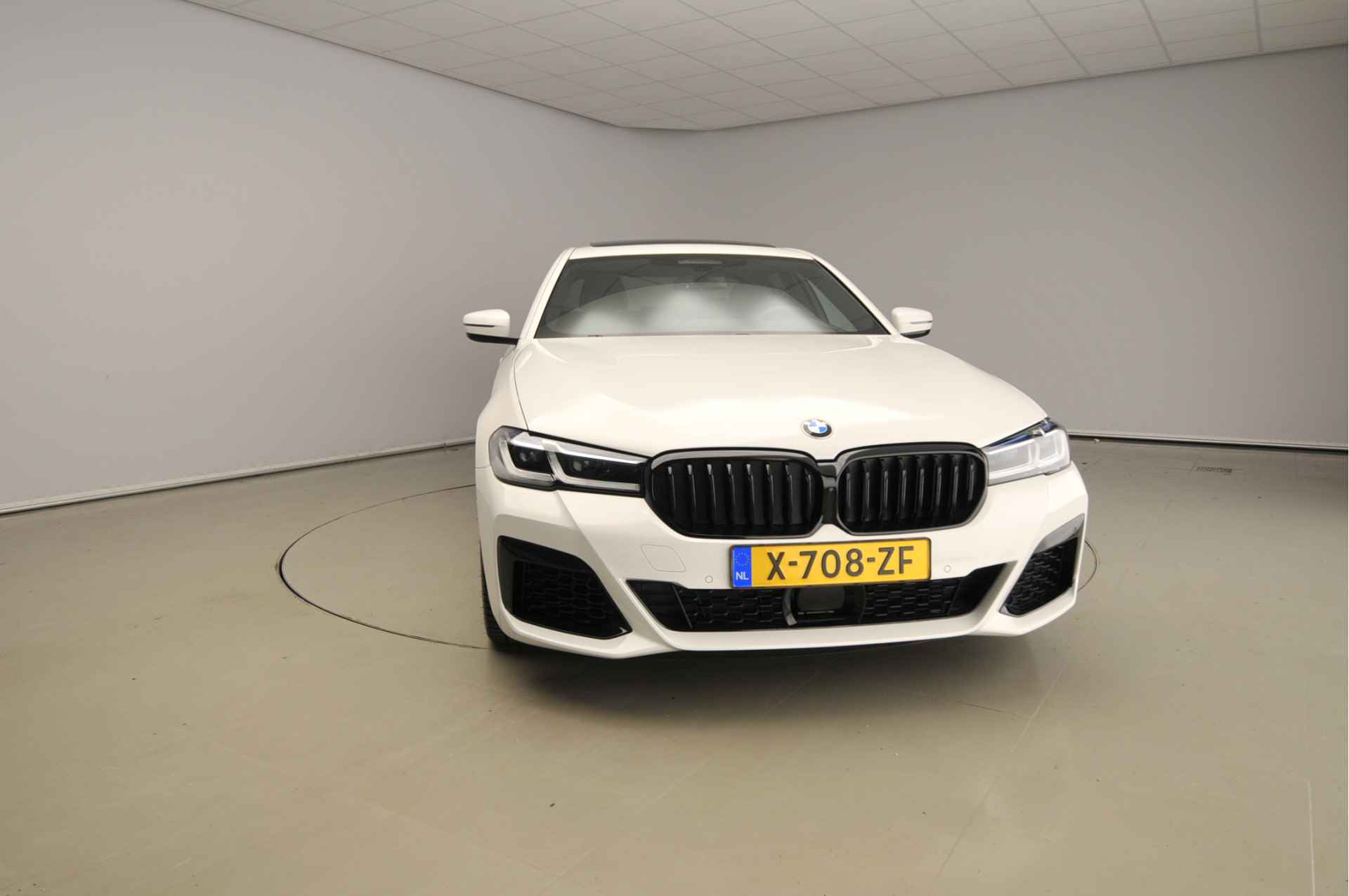 BMW 5 Serie Sedan 540i M-Sportpakket / Laserlicht / Leder / HUD / Trekhaak / Schuifdak / Keyles go / DAB / Hifi speakers / Alu 19 inch - 6/42