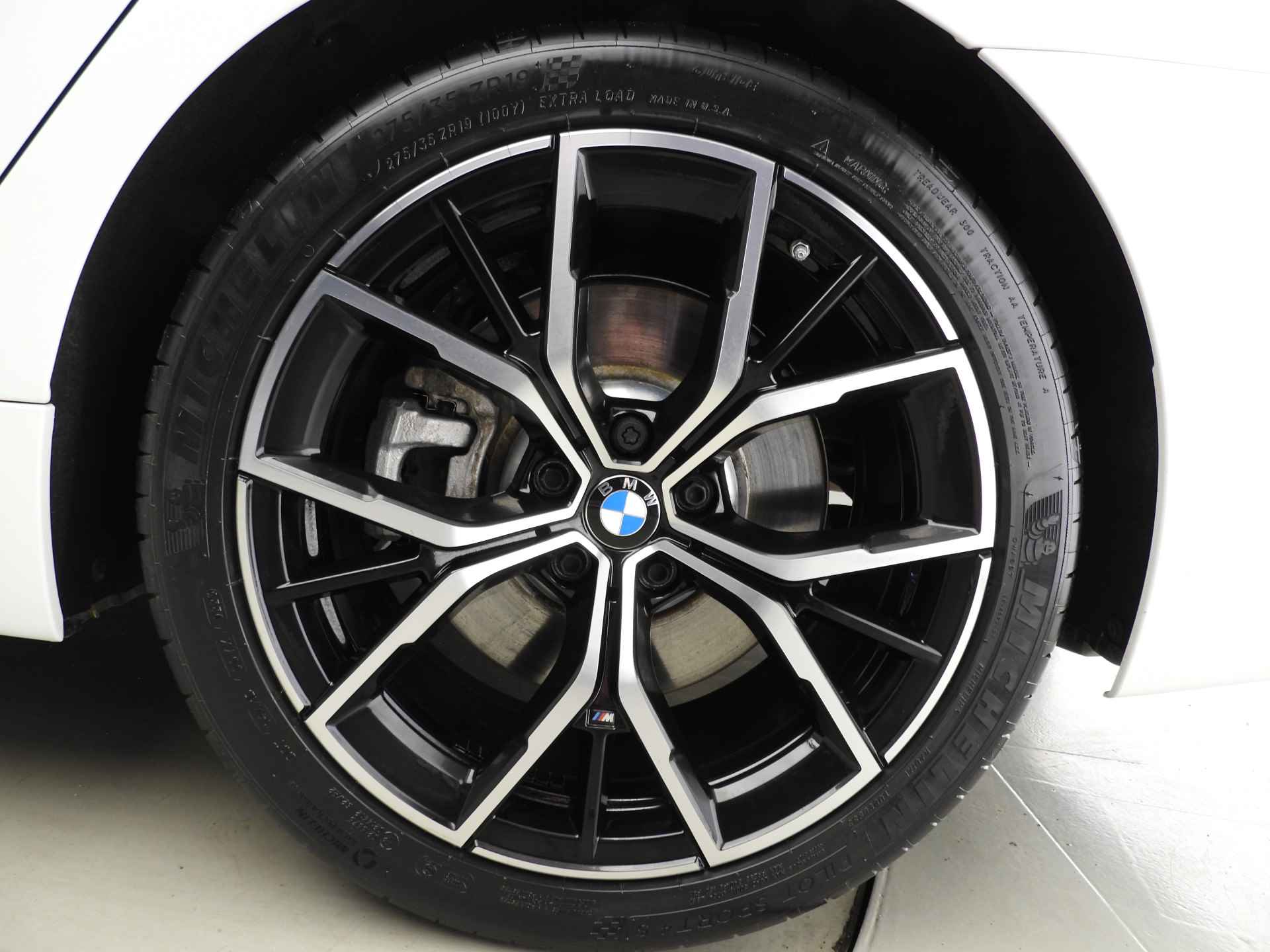 BMW 5 Serie Sedan 540i M-Sportpakket / Laserlicht / Leder / HUD / Trekhaak / Schuifdak / Keyles go / DAB / Hifi speakers / Alu 19 inch - 42/42