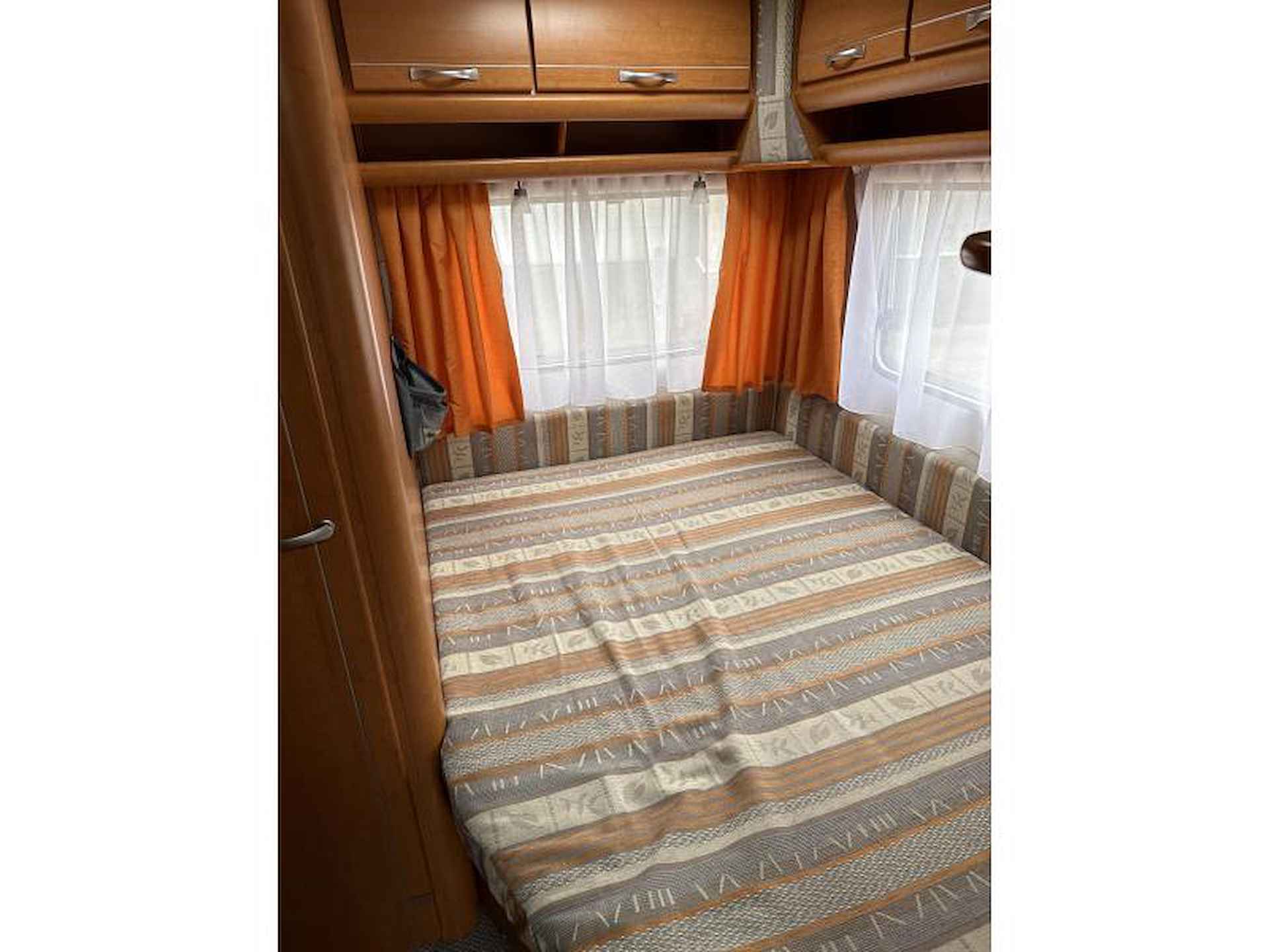 LMC Favorit 465 TF RONDZIT + VAST BED - 20/25