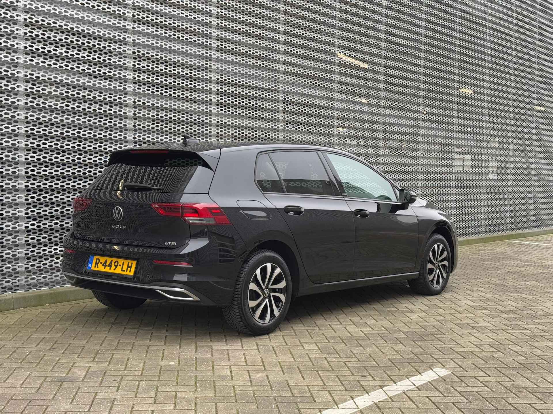 Volkswagen Golf 1.0 eTSI Life Business / Keyless Entry-Start / Stoelverwarming / Digitale Cockpit / Parkeersensoren V+A / LED P4 - 8/30