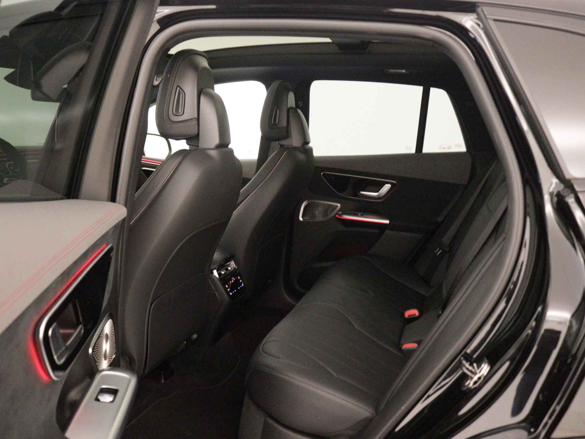 Mercedes-Benz EQE SUV 350 4Matic AMG Line 91 kWh | Achterasbesturing tot 10° | Nightpakket |  Panoramaschuifdak | KEYLESS GO-comfortpakket | USB-pakket plus | Akoestiek comfortpakket | Rij-assistentiepakket Plus | - 16/38