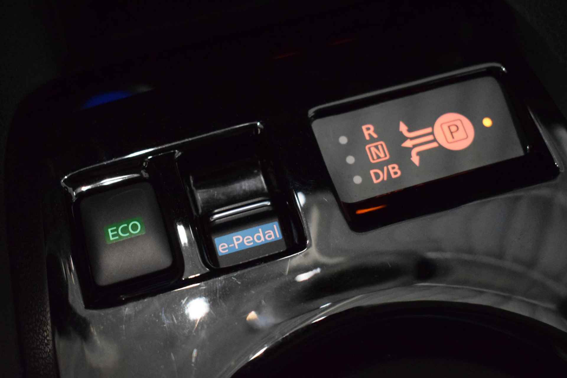 Nissan LEAF e+ N-Connecta 62 kWh | €2.000,- Subsidie Mogelijk! | Automaat | 360-Camera | Parkeersensoren | Dodehoek detectie | Stoelverwarming voor/achter | Stuurverwarming | Navigatie | Climate control | Adaptive Cruise control | - 24/44