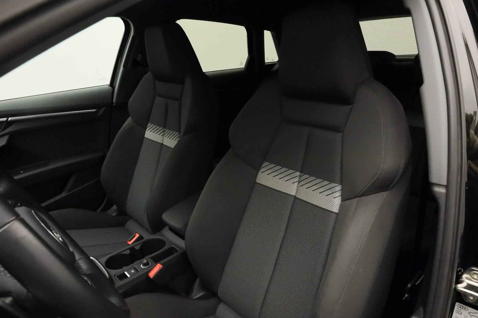 Audi A3 Sportback 40 TFSIe 204PK S-tronic Advanced edition | Keyless | Navi | Parkeersensoren | Stoelverwarming | 18 inch | Zwart optiek - 11/38