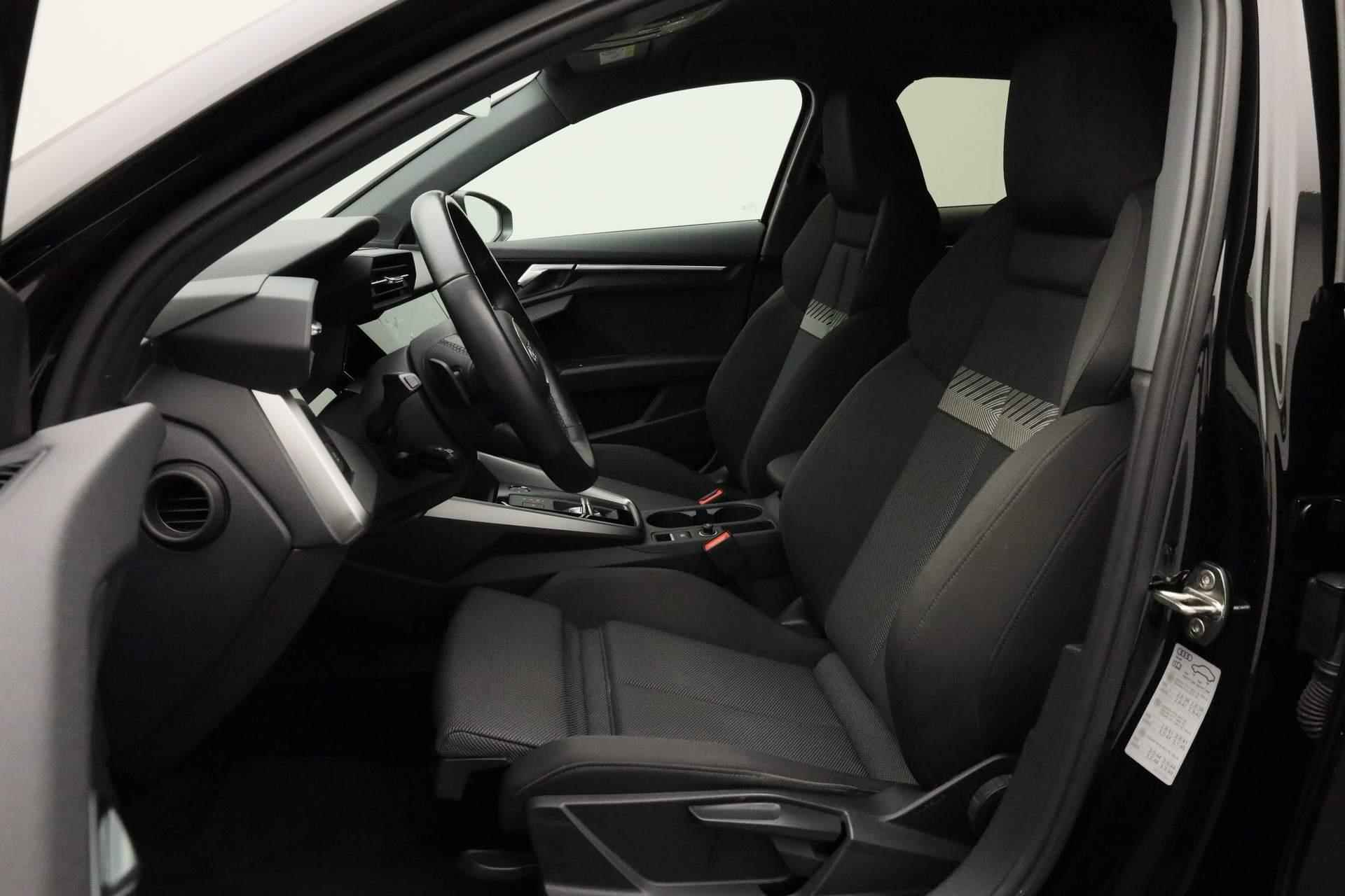 Audi A3 Sportback 40 TFSIe 204PK S-tronic Advanced edition | Keyless | Navi | Parkeersensoren | Stoelverwarming | 18 inch | Zwart optiek - 20/38