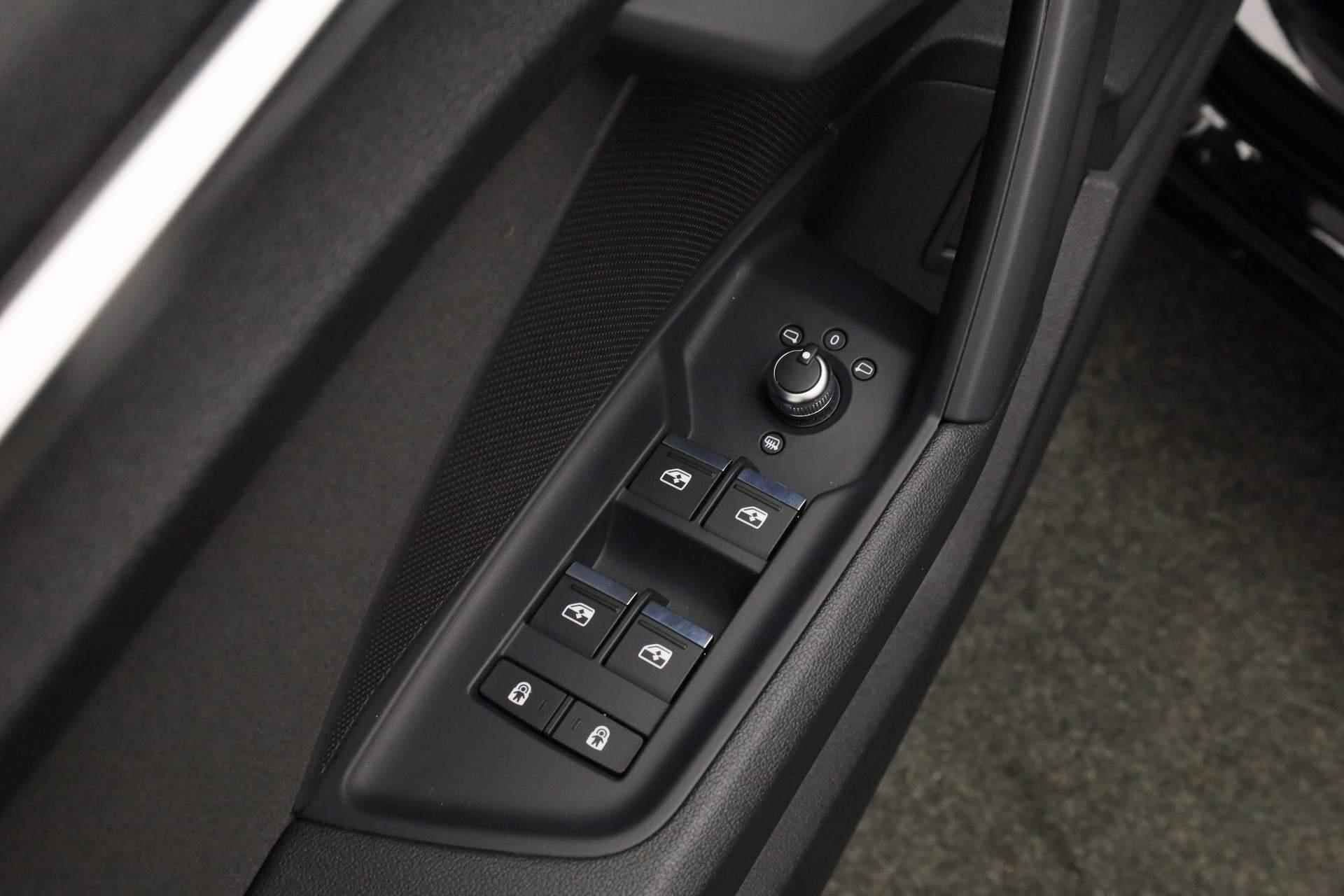 Audi A3 Sportback 40 TFSIe 204PK S-tronic Advanced edition | Keyless | Navi | Parkeersensoren | Stoelverwarming | 18 inch | Zwart optiek - 21/38