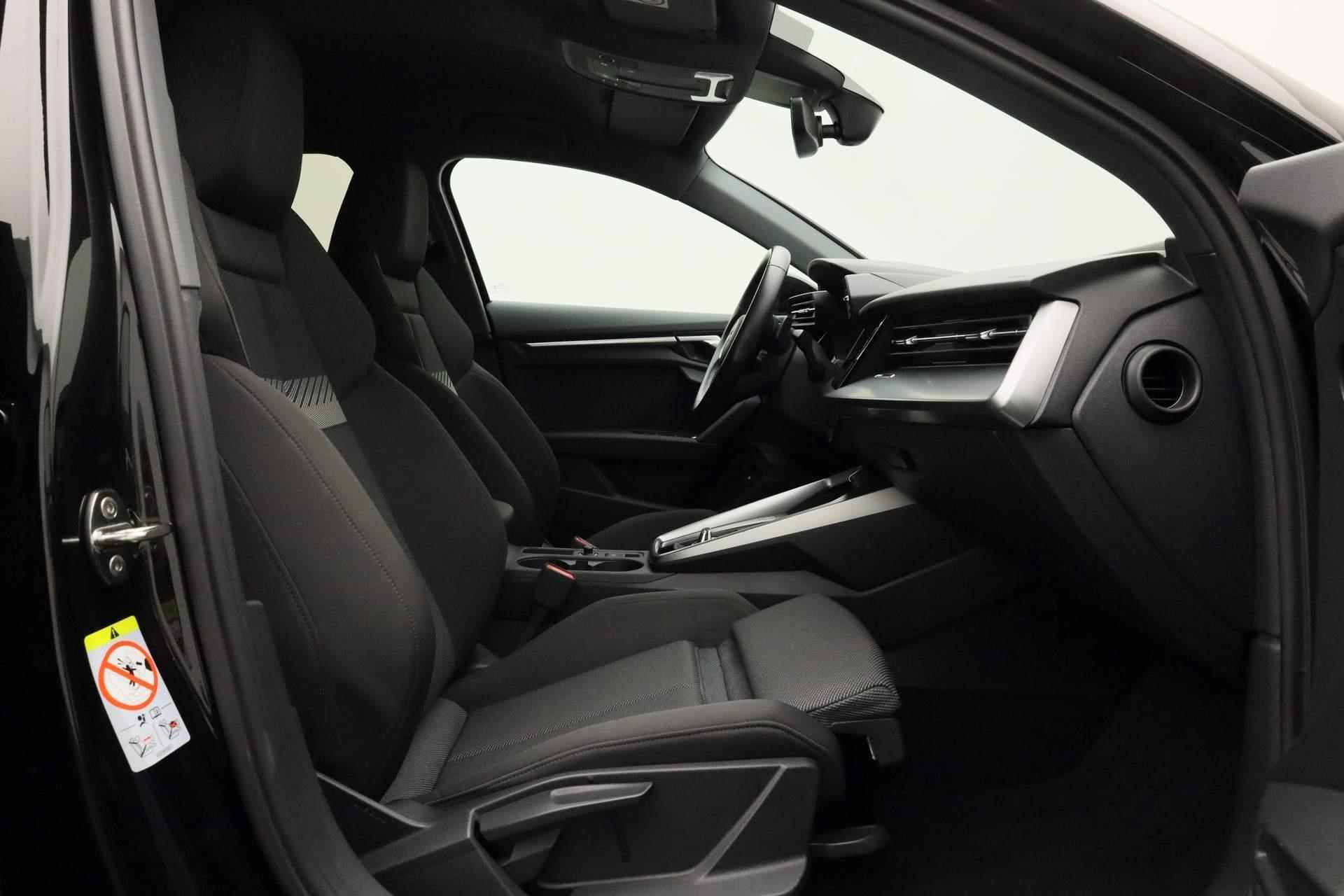 Audi A3 Sportback 40 TFSIe 204PK S-tronic Advanced edition | Keyless | Navi | Parkeersensoren | Stoelverwarming | 18 inch | Zwart optiek - 34/38