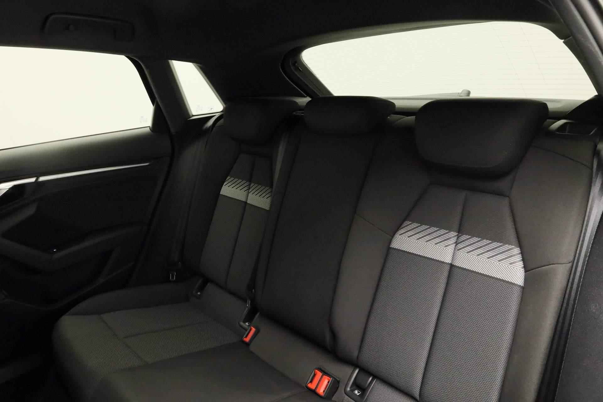 Audi A3 Sportback 40 TFSIe 204PK S-tronic Advanced edition | Keyless | Navi | Parkeersensoren | Stoelverwarming | 18 inch | Zwart optiek - 37/38