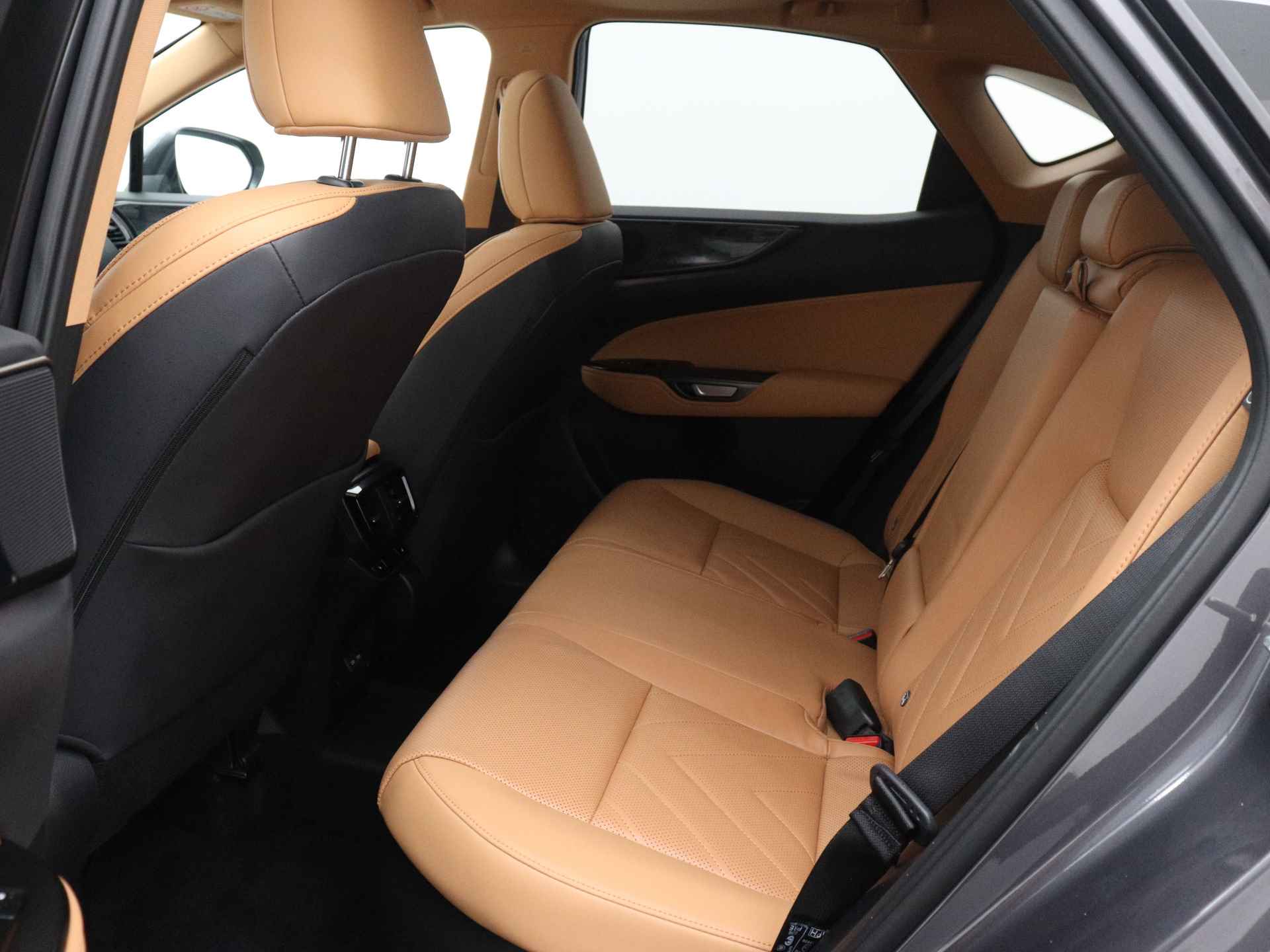 Lexus NX 450h+ AWD Luxury Line | 4x4 | Achteruitrijcamera | Climate Control | Parkeersensoren | - 21/48