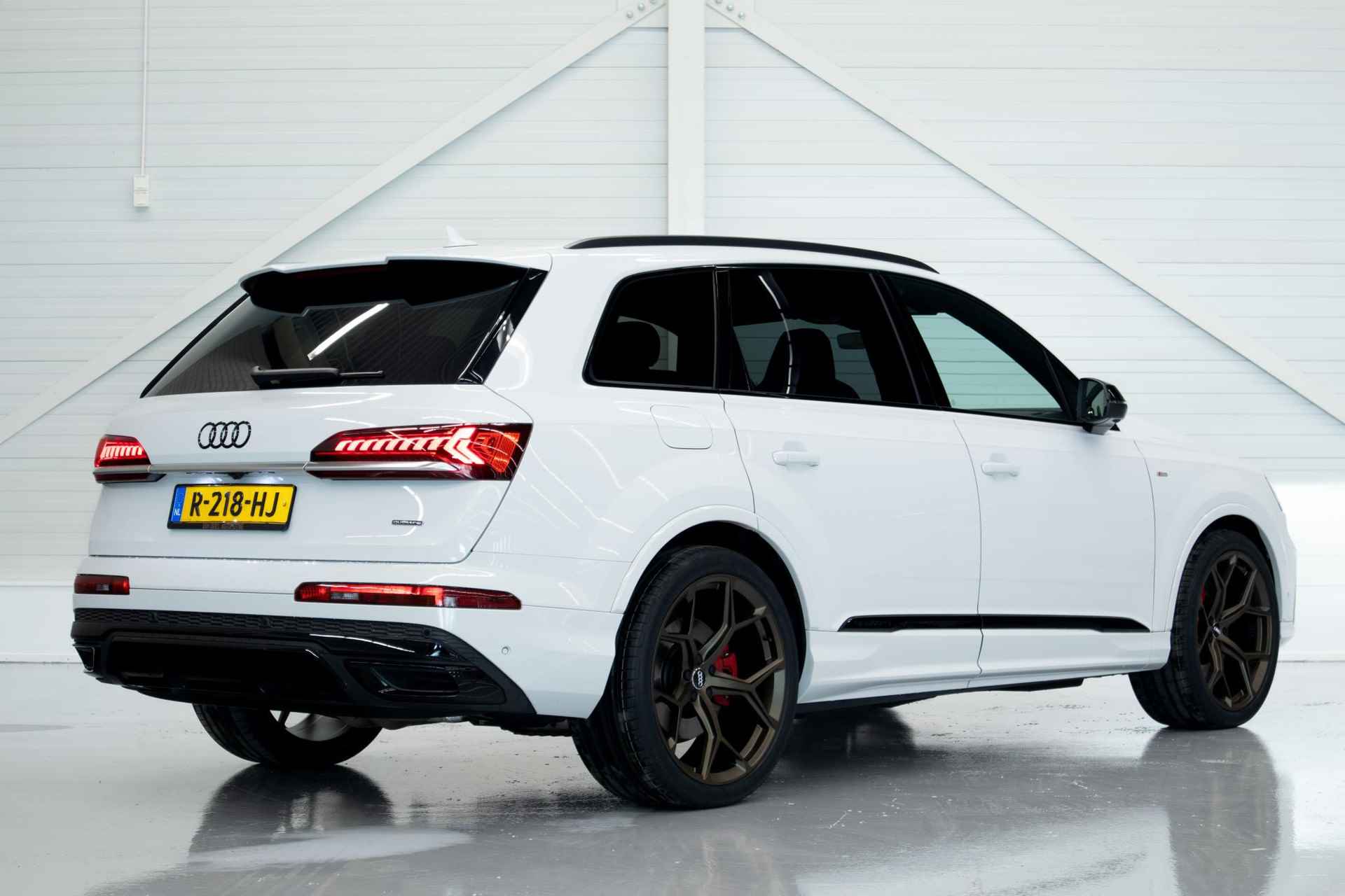 Audi Q7 60 TFSI e quattro Competition | S-Line | Panoramadak | City | Tour | Parking | - 18/24