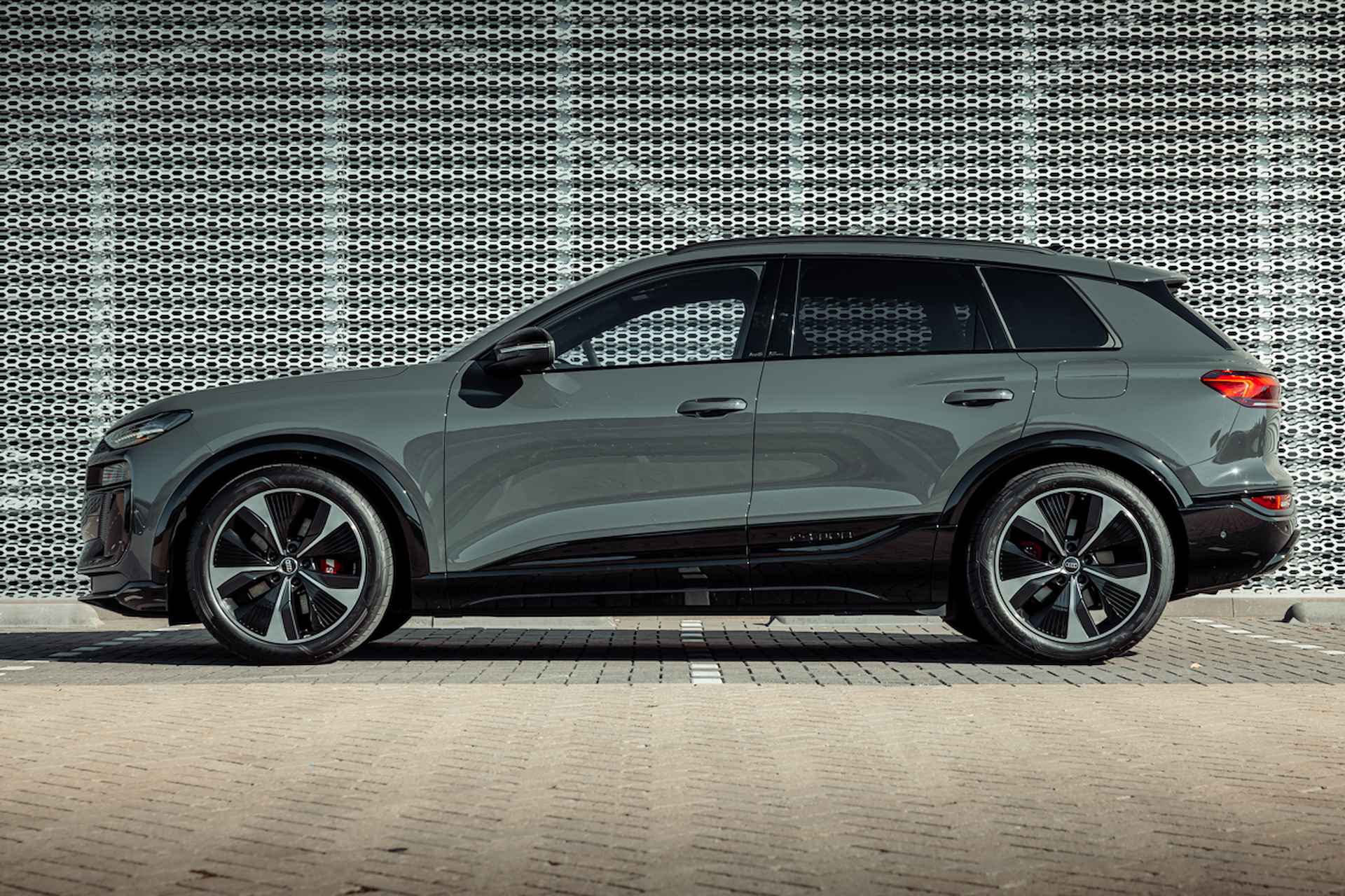 Audi Q6 e-tron S edition quattro 100 kWh | Luchtvering | Panoramadak | Tech Pro | Sportstoel Plus | Memory | B&O | Head Up | Driving & Parking pakket - 3/33