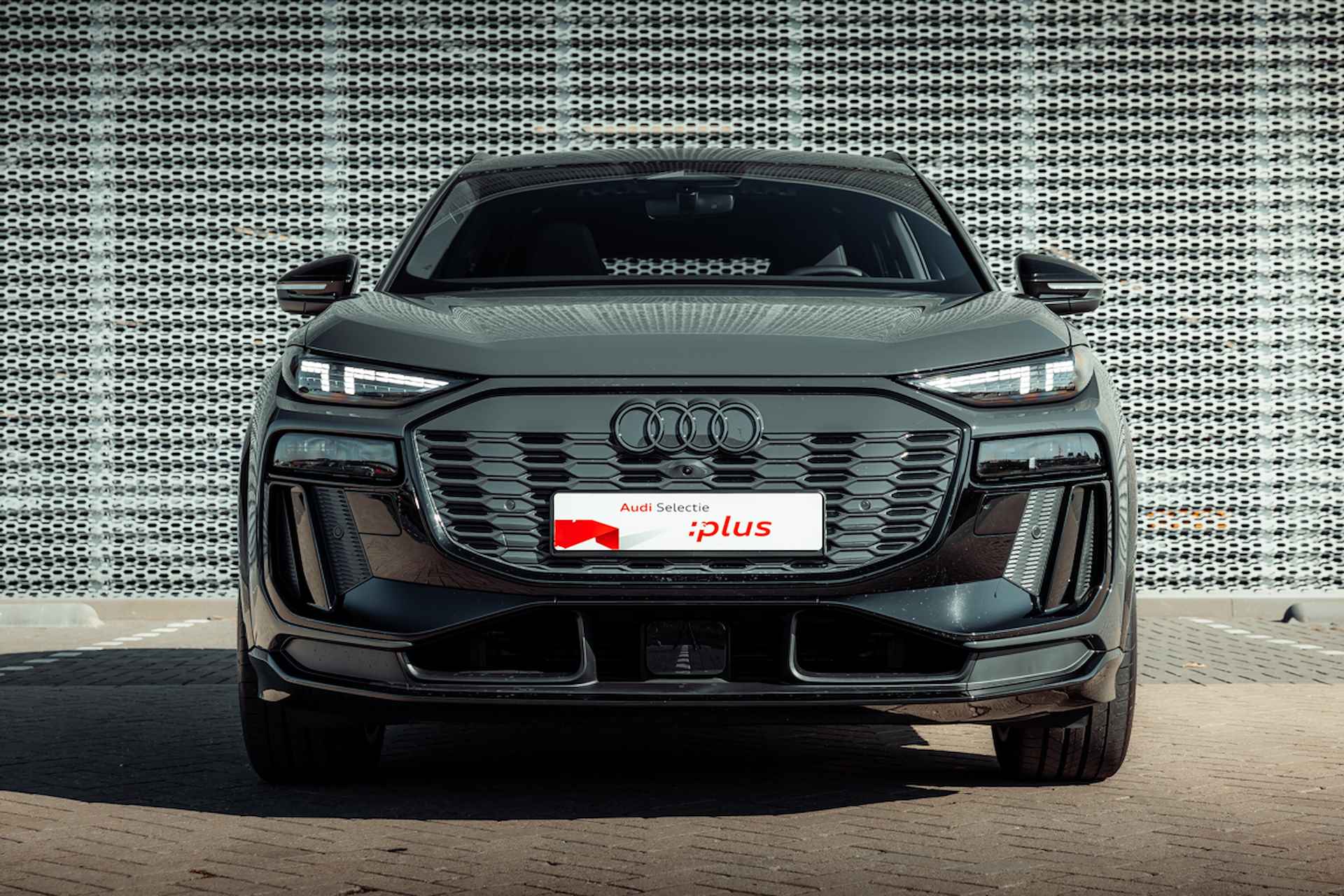 Audi Q6 e-tron S edition quattro 100 kWh | Luchtvering | Panoramadak | Tech Pro | Sportstoel Plus | Memory | B&O | Head Up | Driving & Parking pakket - 4/33