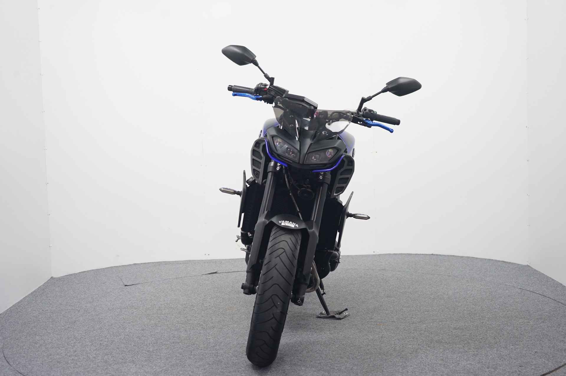 Yamaha MT-09 - 3/13