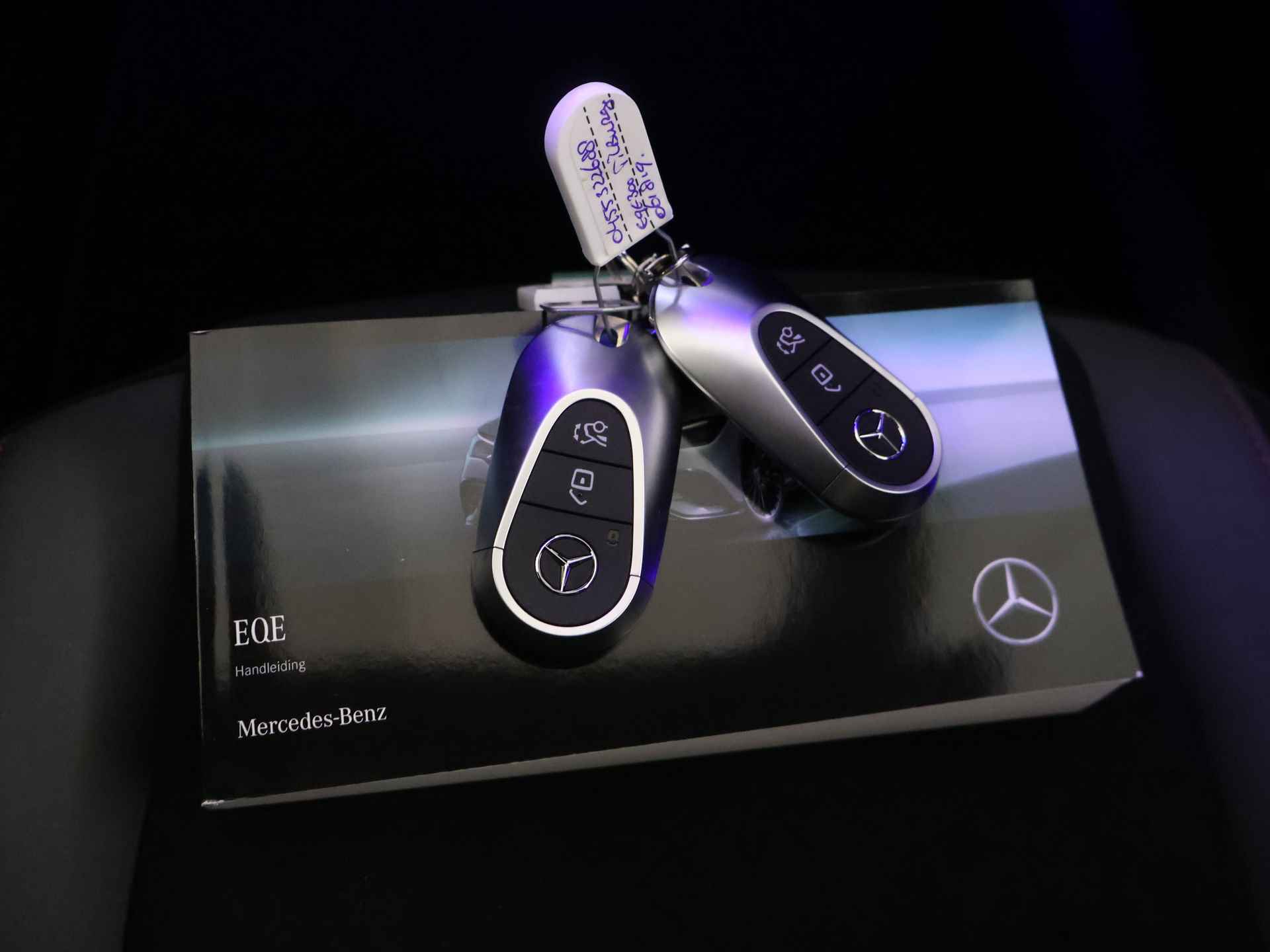 Mercedes-Benz EQE 300 Sport Edition 90 kWh | Nightpakket | Rijassistentiepakket | Parkeerpakket met achteruitrijcamera | KEYLESS GO-pakket | GUARD 360 ° Vehicle protection | Business Plus Pack | Winter pakket | Dodehoekassistent | - 26/37