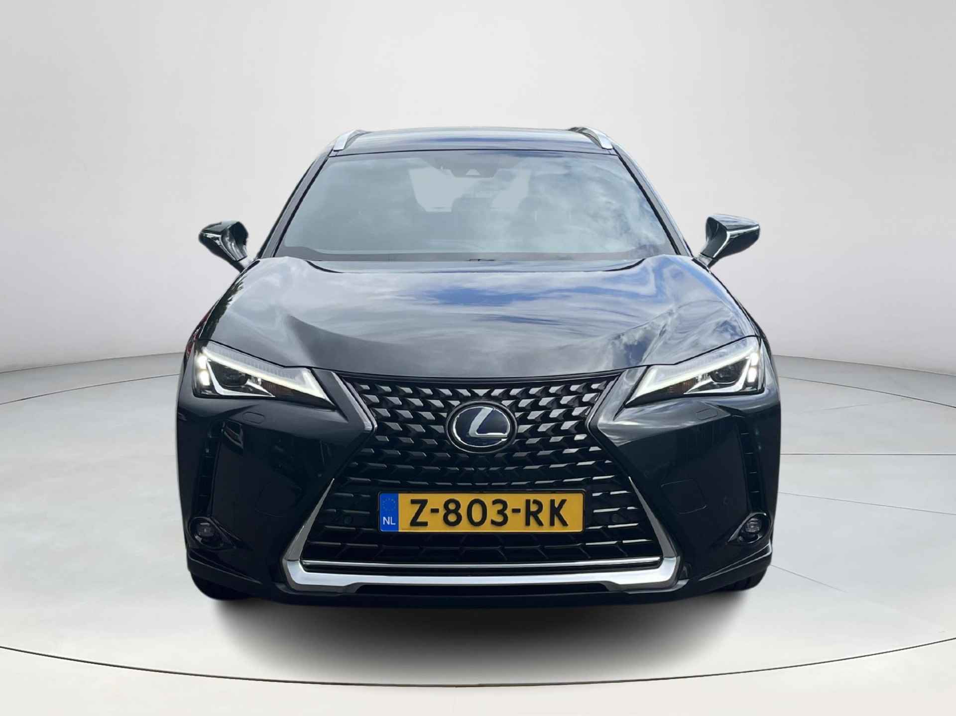 Lexus UX 250h Business Line | Navigatie | Apple CarPlay/Android auto | Achteruitrijcamera | Stuurverwarming | Stoelverwarming - 2/31