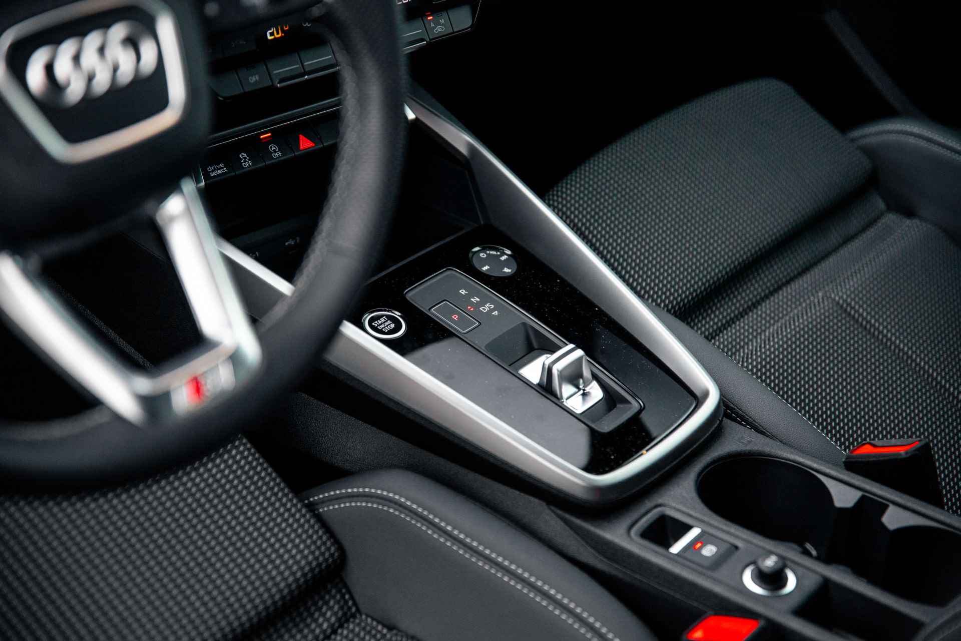 Audi A3 Sportback 35TFSI 150PK S edition | Achteruitrijcamera | Bestuurdersstoel elektrisch | LED | Audi Soundsystem - 14/63