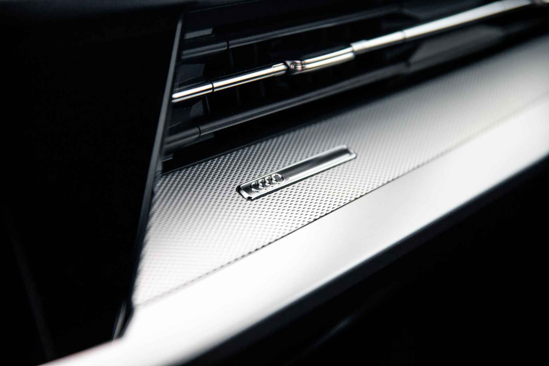 Audi A3 Sportback 35TFSI 150PK S edition | Achteruitrijcamera | Bestuurdersstoel elektrisch | LED | Audi Soundsystem - 50/63