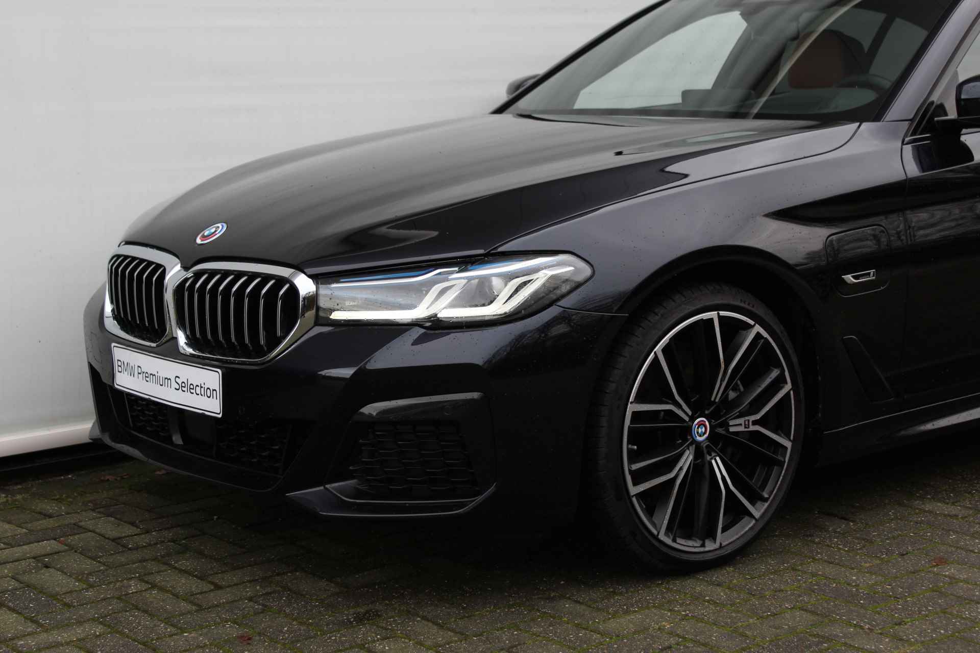 BMW 5 Serie 545e xDrive High Executive M Sport Automaat / BMW M 50 Jahre uitvoering / Schuif-kanteldak / Laserlight / Soft-Close / Adaptief onderstel / Driving Assistant Professional / Comfort Access - 14/33