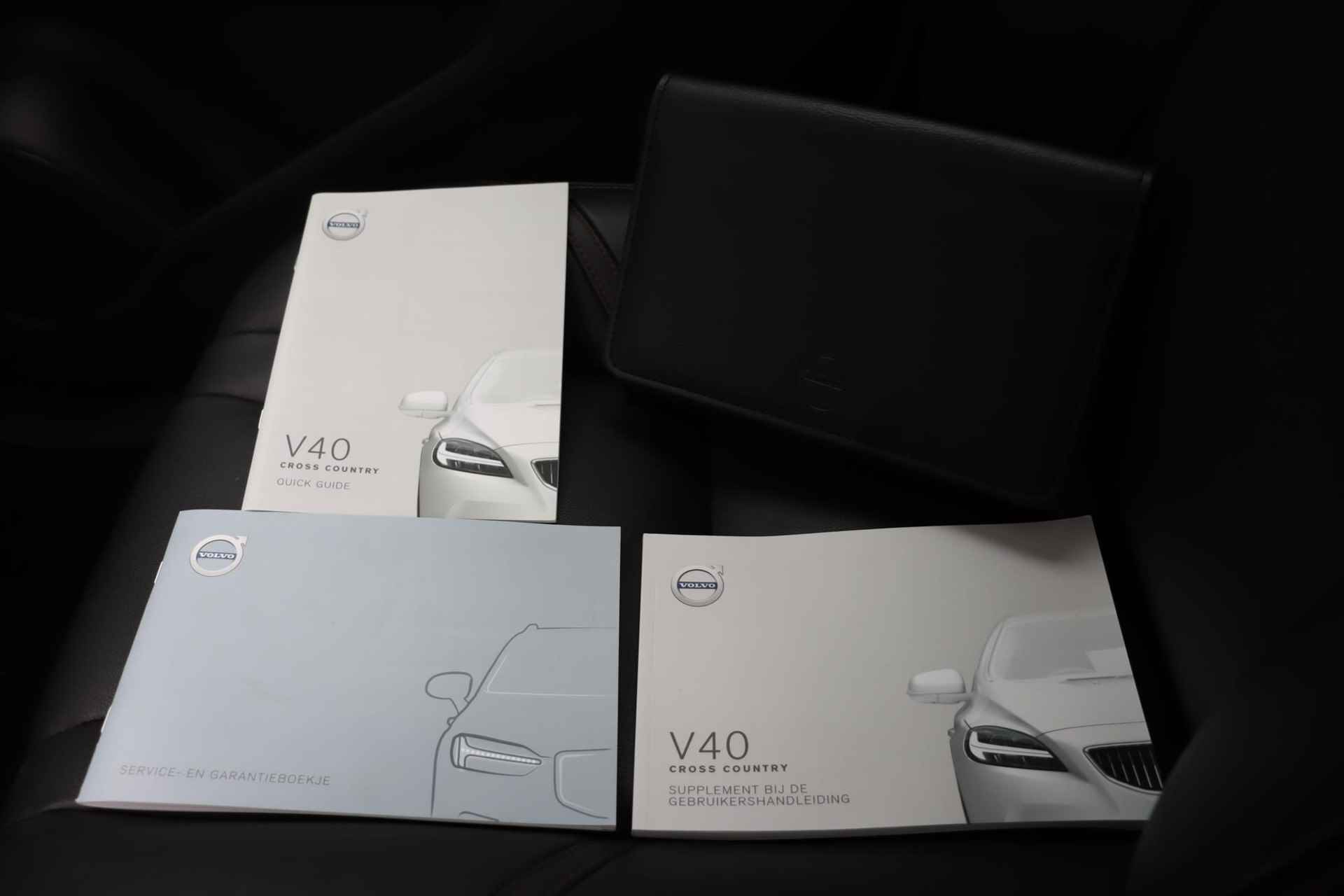 Volvo V40 Cross Country 1.5 T3 Polar+ Luxury / Panoramadak / Leder / LED / Keyless - 31/39