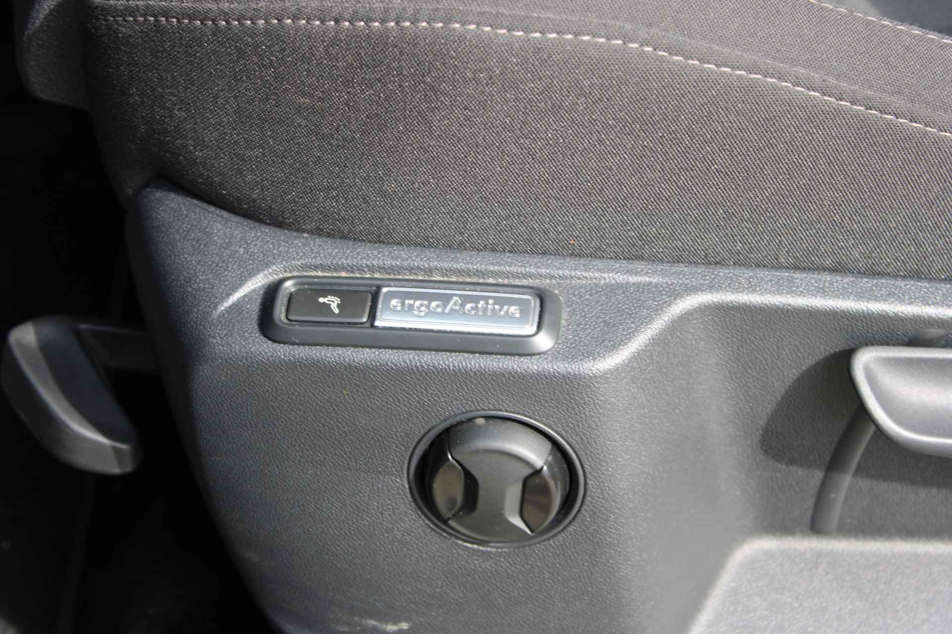 Volkswagen Tiguan 1.5 TSI Elegance | Camera | Alcantara | PDC v+a | Stoel & Stuur verwarming | Elek.Trekhaak - 14/48