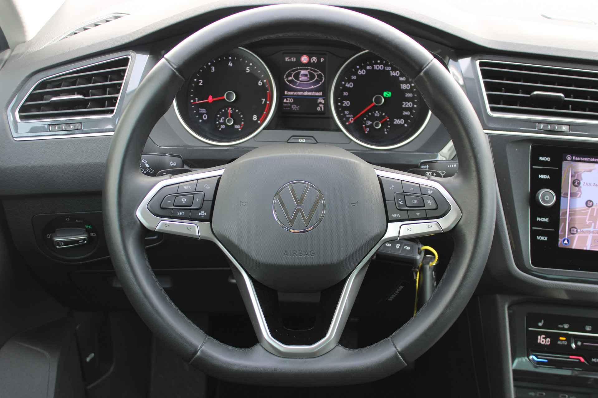Volkswagen Tiguan 1.5 TSI Elegance | Camera | Alcantara | PDC v+a | Stoel & Stuur verwarming | Elek.Trekhaak - 17/48