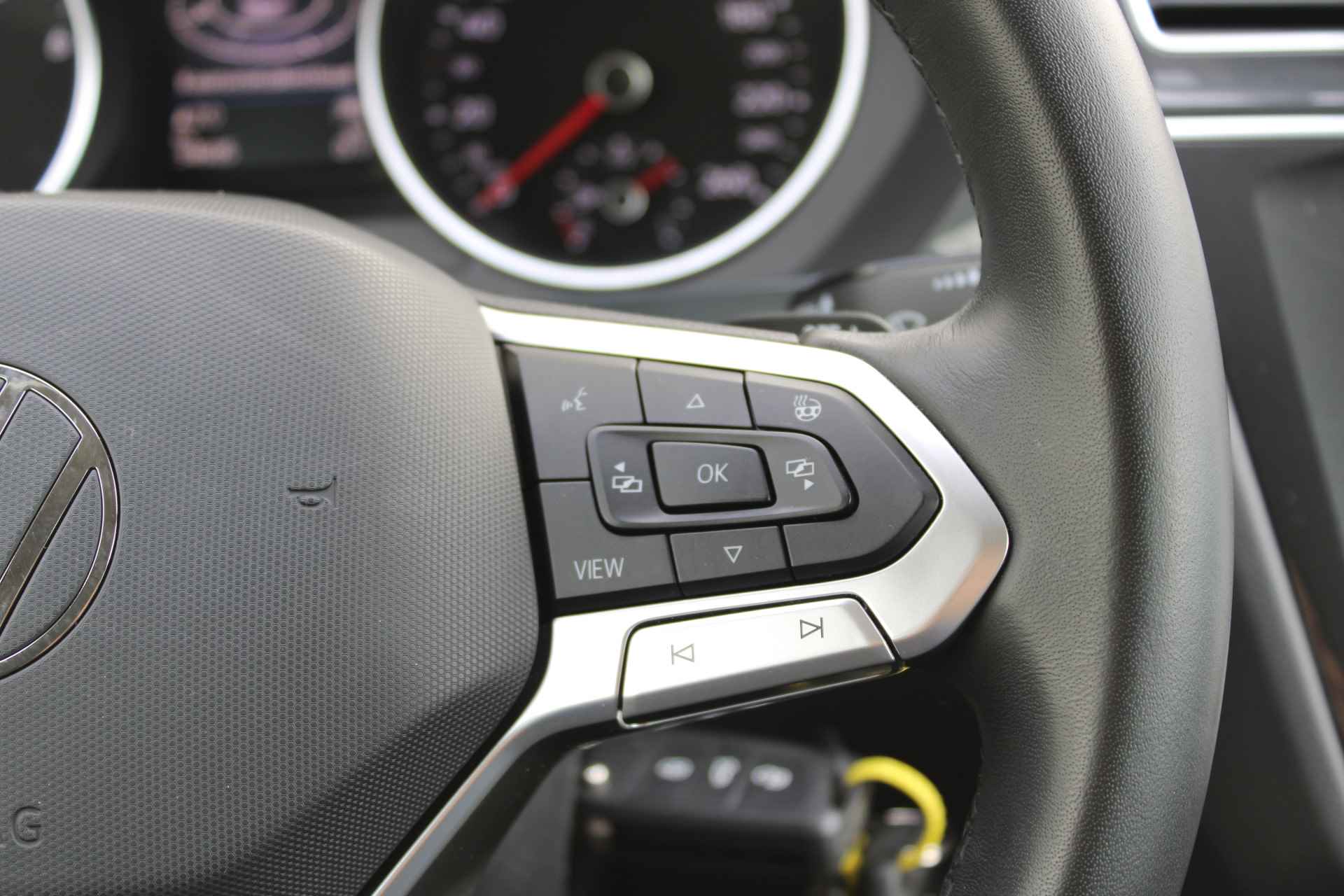 Volkswagen Tiguan 1.5 TSI Elegance | Camera | Alcantara | PDC v+a | Stoel & Stuur verwarming | Elek.Trekhaak - 21/48