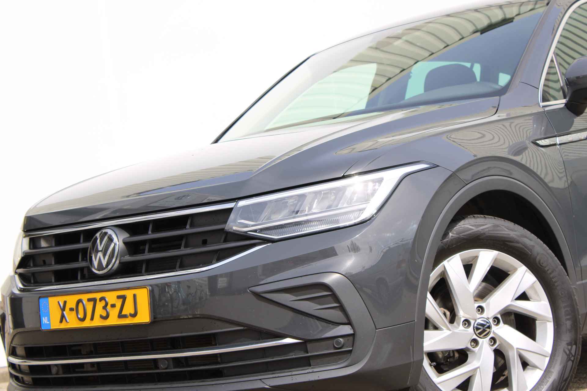 Volkswagen Tiguan 1.5 TSI Elegance | Camera | Alcantara | PDC v+a | Stoel & Stuur verwarming | Elek.Trekhaak - 46/48