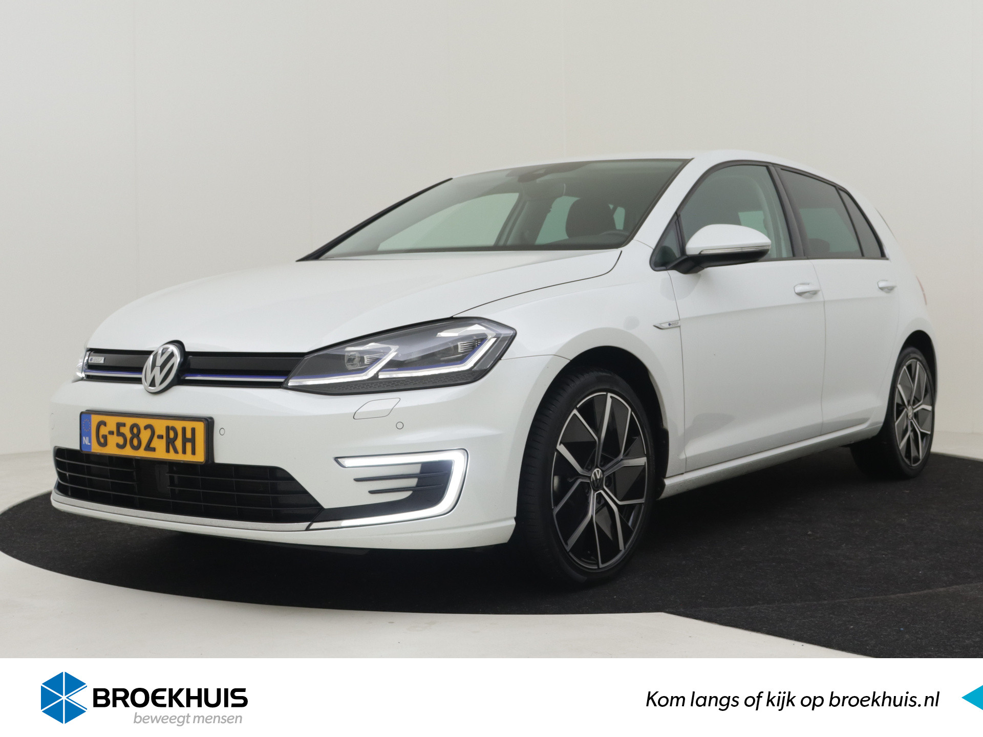 Volkswagen e-Golf e-Golf 136pk | Navigatie | App connect | Camera achter | Led koplampen | Keyless | Warmtepomp | Stoelverwarming | 16"LMV