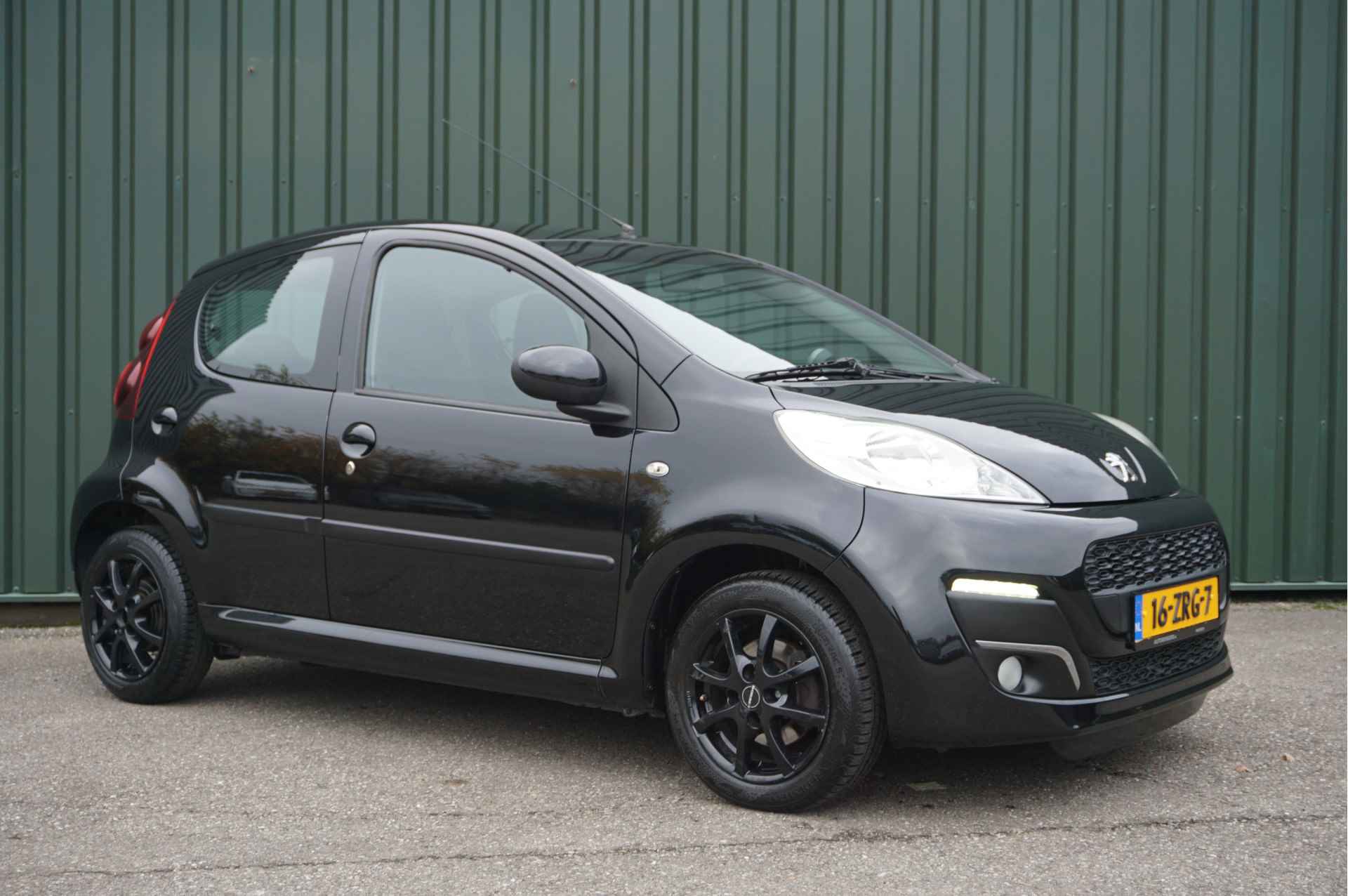 Peugeot 107 1.0i Active 5-drs + Airco/ LED/ Velgen/ Leuke auto/ Nieuwe APK! - 3/26