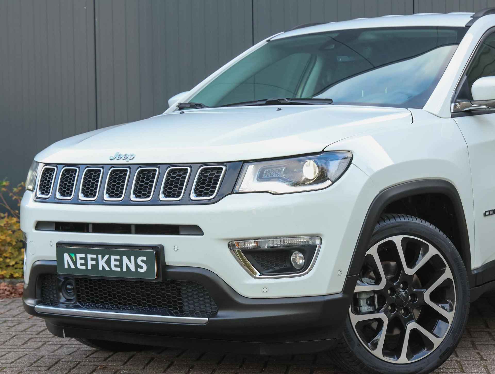 Jeep Compass 130pk Turbo Limited (1ste eig./Camera/19"LMV/NAV./P.Glass/Climate) - 40/43