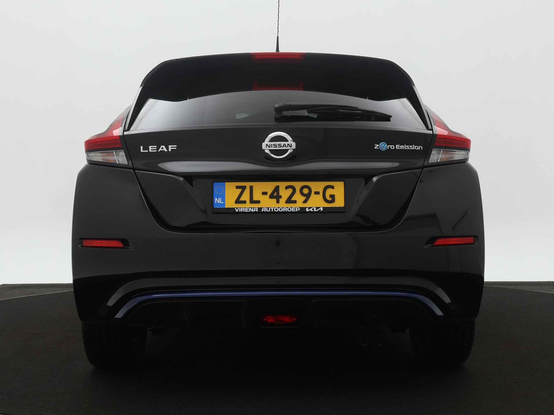 Nissan Leaf Tekna 40 kWh - Navigatie - Stoelverwarming - Bose Sound System - 1e eigenaar - € 2000,- subside mogelijk - 12 Maanden Bovag Garantie - 7/50