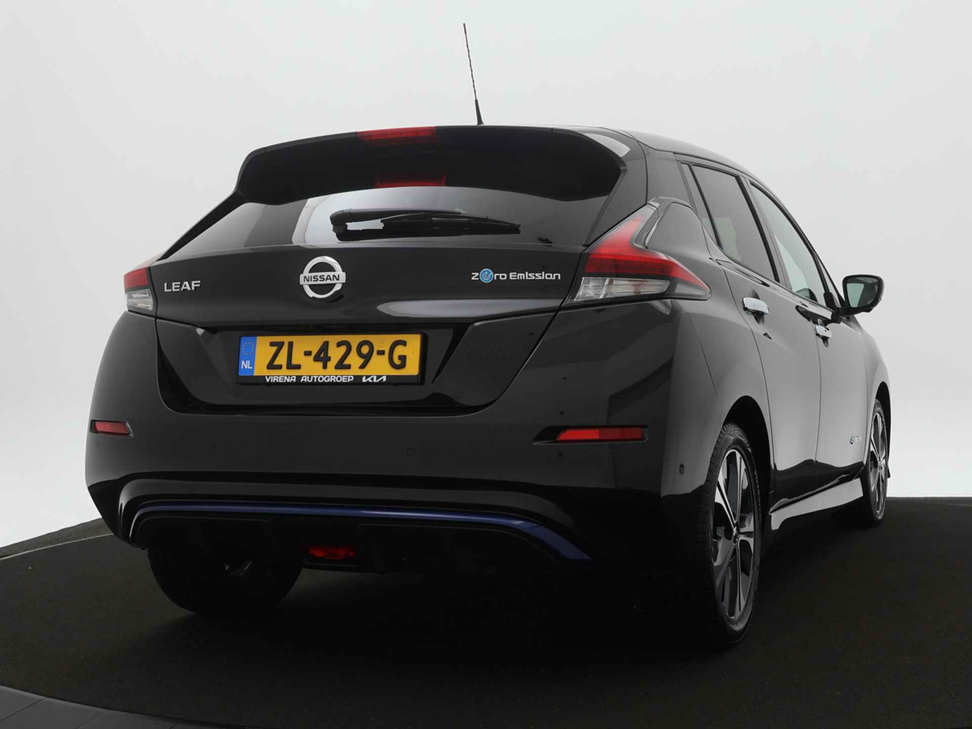 Nissan Leaf Tekna 40 kWh - Navigatie - Stoelverwarming - Bose Sound System - 1e eigenaar - € 2000,- subside mogelijk - 12 Maanden Bovag Garantie - 8/50
