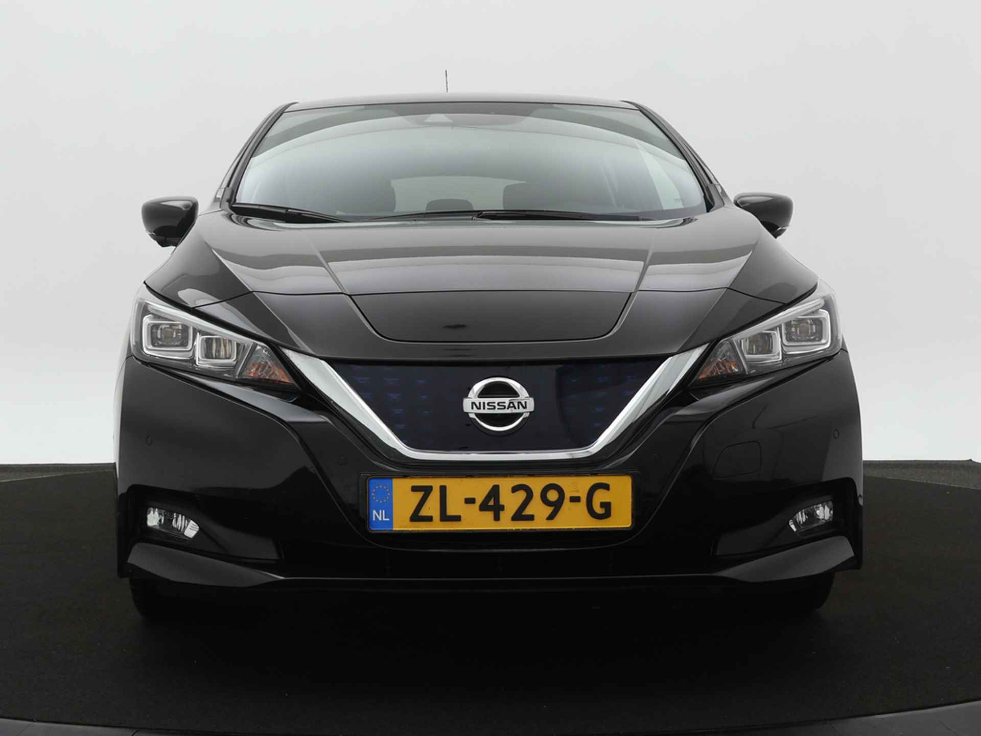 Nissan Leaf Tekna 40 kWh - Navigatie - Stoelverwarming - Bose Sound System - 1e eigenaar - € 2000,- subside mogelijk - 12 Maanden Bovag Garantie - 13/50
