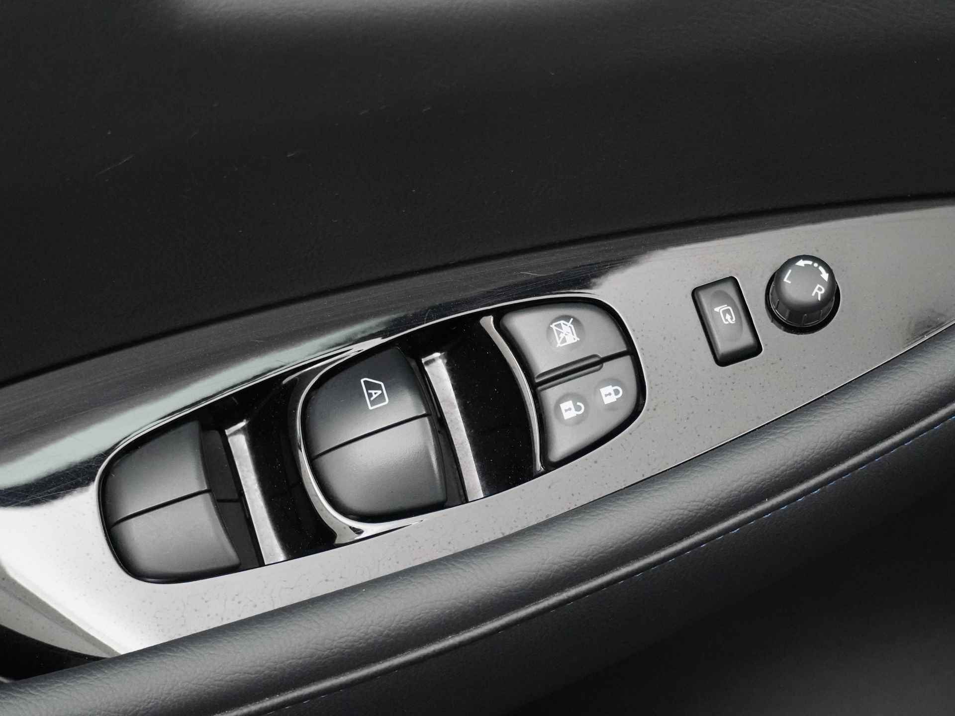 Nissan Leaf Tekna 40 kWh - Navigatie - Stoelverwarming - Bose Sound System - 1e eigenaar - € 2000,- subside mogelijk - 12 Maanden Bovag Garantie - 22/50