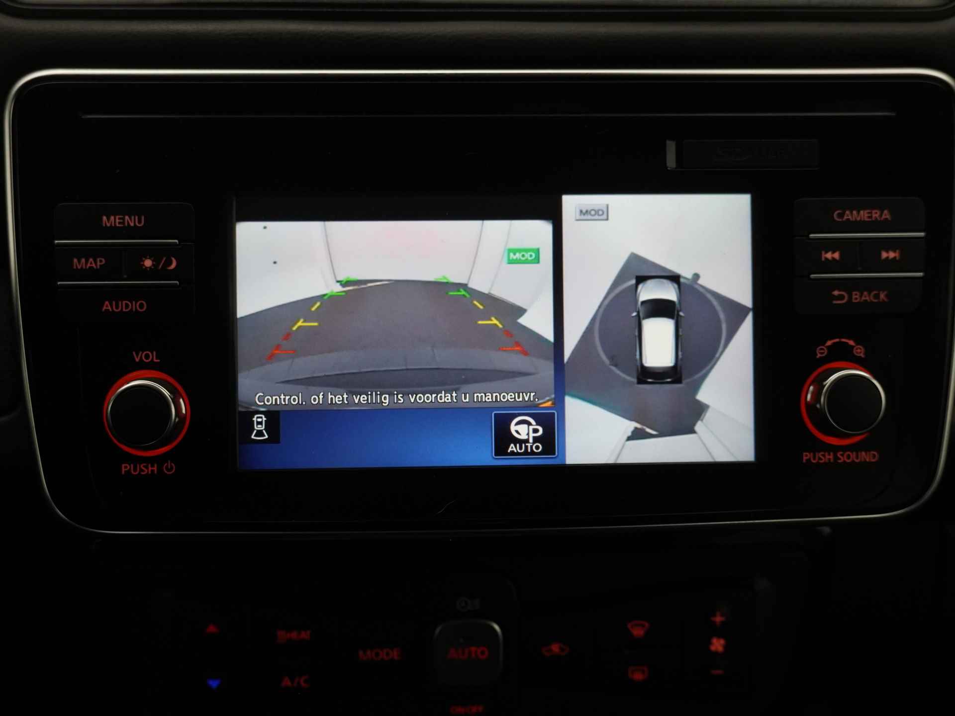 Nissan Leaf Tekna 40 kWh - Navigatie - Stoelverwarming - Bose Sound System - 1e eigenaar - € 2000,- subside mogelijk - 12 Maanden Bovag Garantie - 31/50