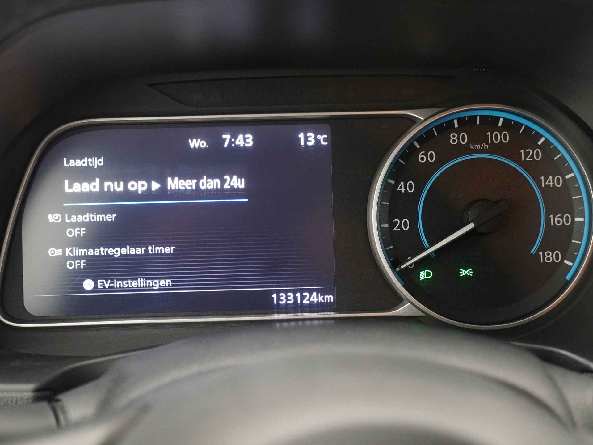 Nissan Leaf Tekna 40 kWh - Navigatie - Stoelverwarming - Bose Sound System - 1e eigenaar - € 2000,- subside mogelijk - 12 Maanden Bovag Garantie - 34/50