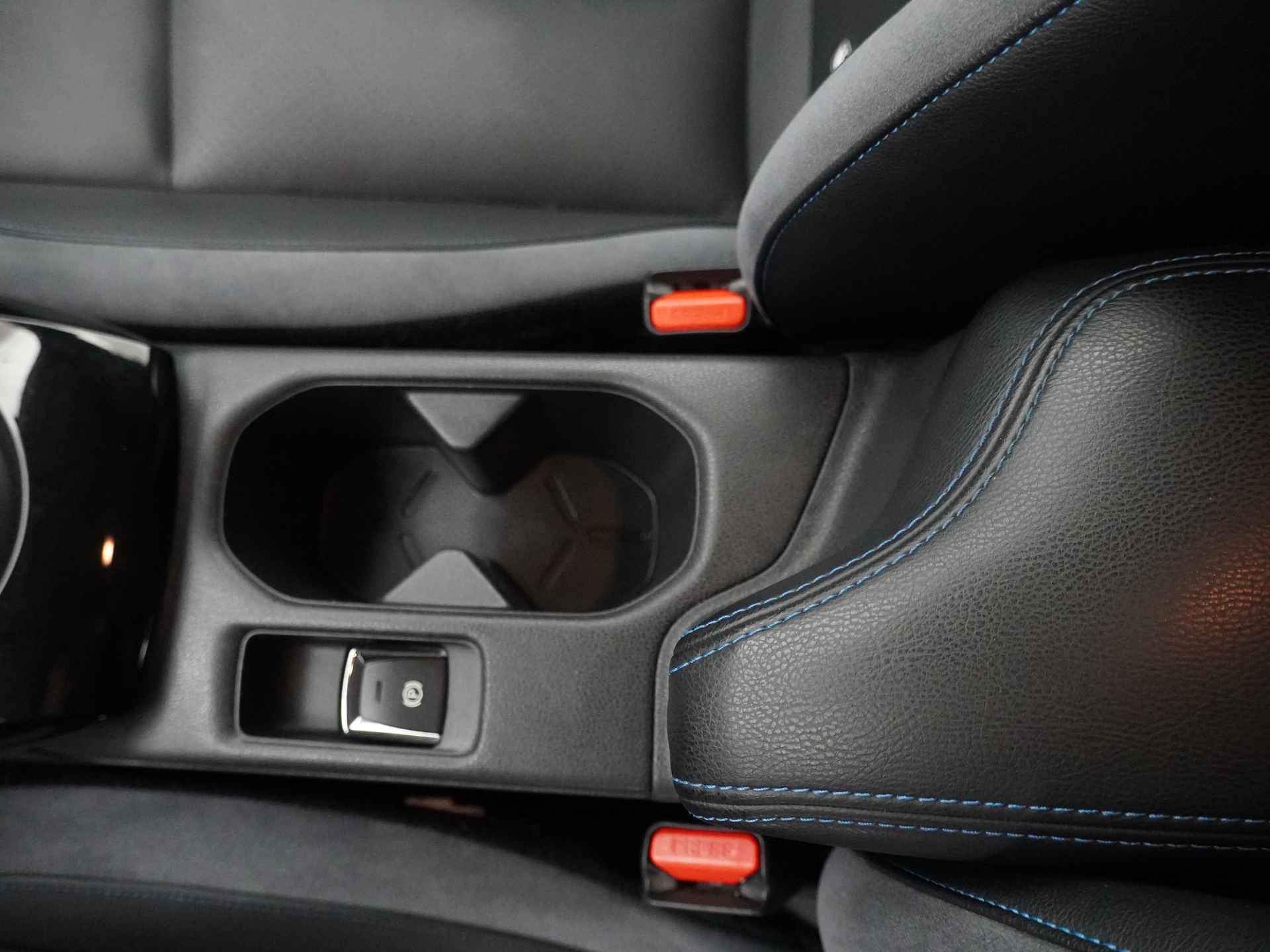 Nissan Leaf Tekna 40 kWh - Navigatie - Stoelverwarming - Bose Sound System - 1e eigenaar - € 2000,- subside mogelijk - 12 Maanden Bovag Garantie - 35/50