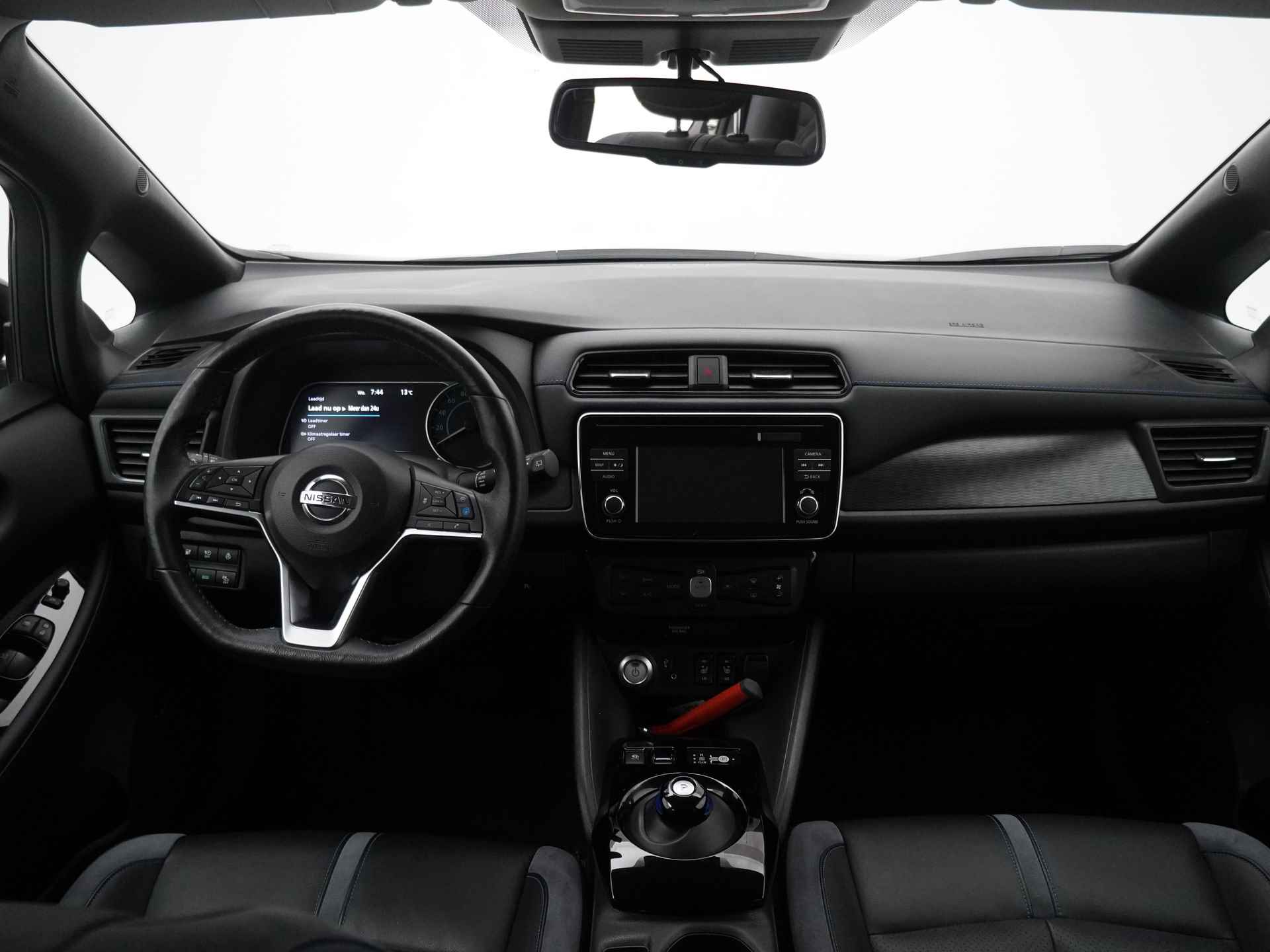 Nissan Leaf Tekna 40 kWh - Navigatie - Stoelverwarming - Bose Sound System - 1e eigenaar - € 2000,- subside mogelijk - 12 Maanden Bovag Garantie - 39/50